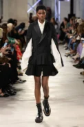 00004-sacai-spring-2023-ready-to-wear-credit-gorunway