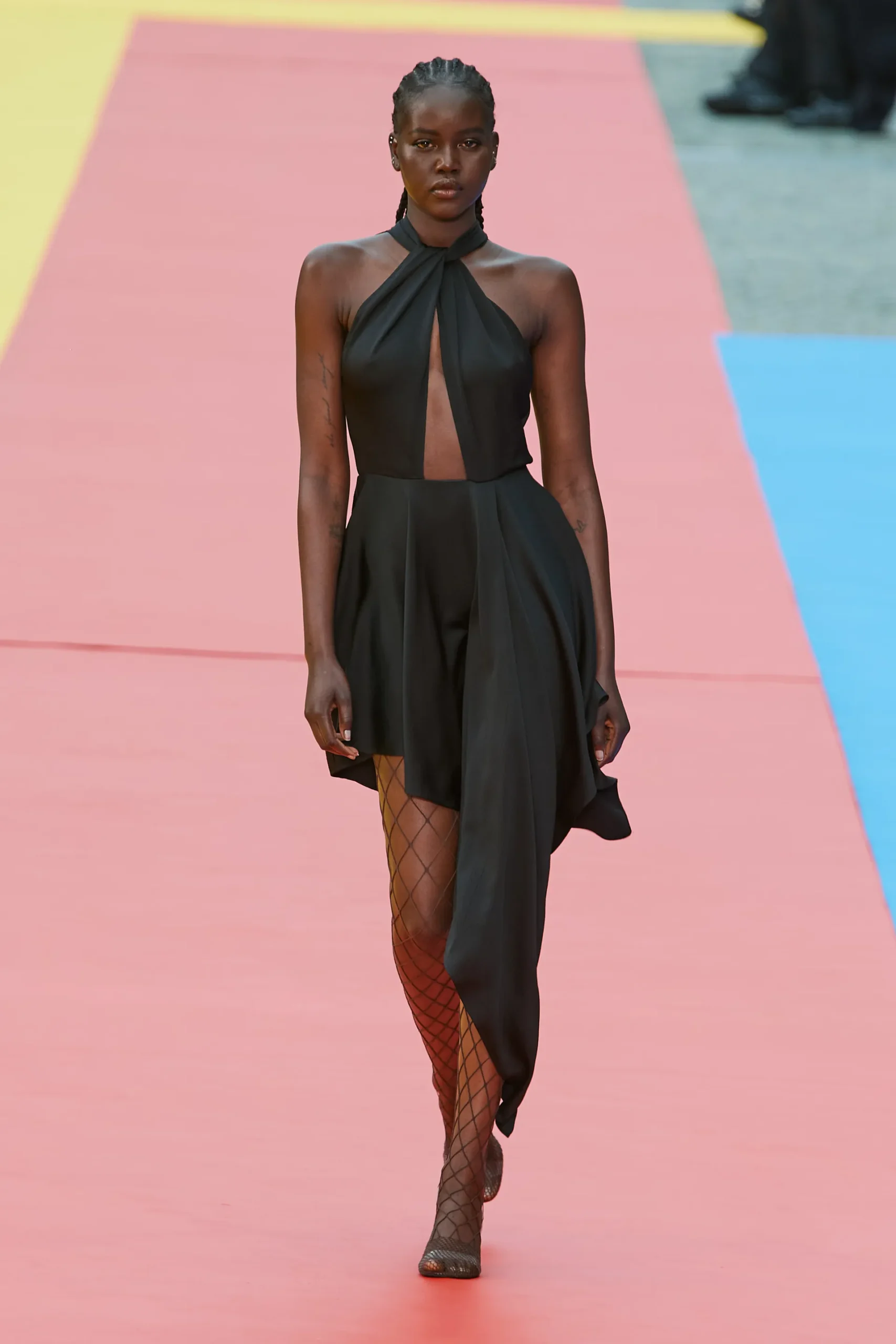 00004-stella-mccartney-spring-2023-ready-to-wear-credit-gorunway