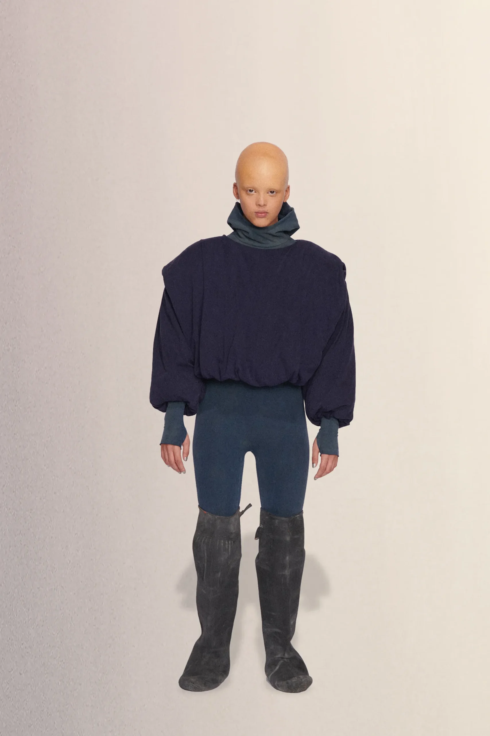 00004-yeezy-spring-2023-ready-to-wear-credit-brand