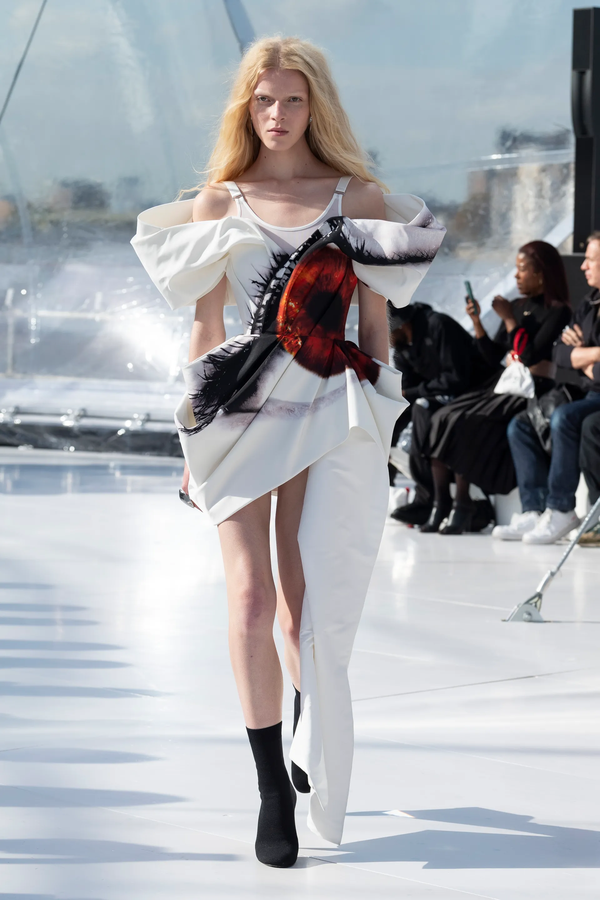 00005-alexander-mcqueen-spring-2023-ready-to-wear-credit-brand