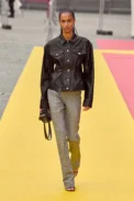 00005-stella-mccartney-spring-2023-ready-to-wear-credit-gorunway
