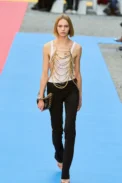 00006-stella-mccartney-spring-2023-ready-to-wear-credit-gorunway