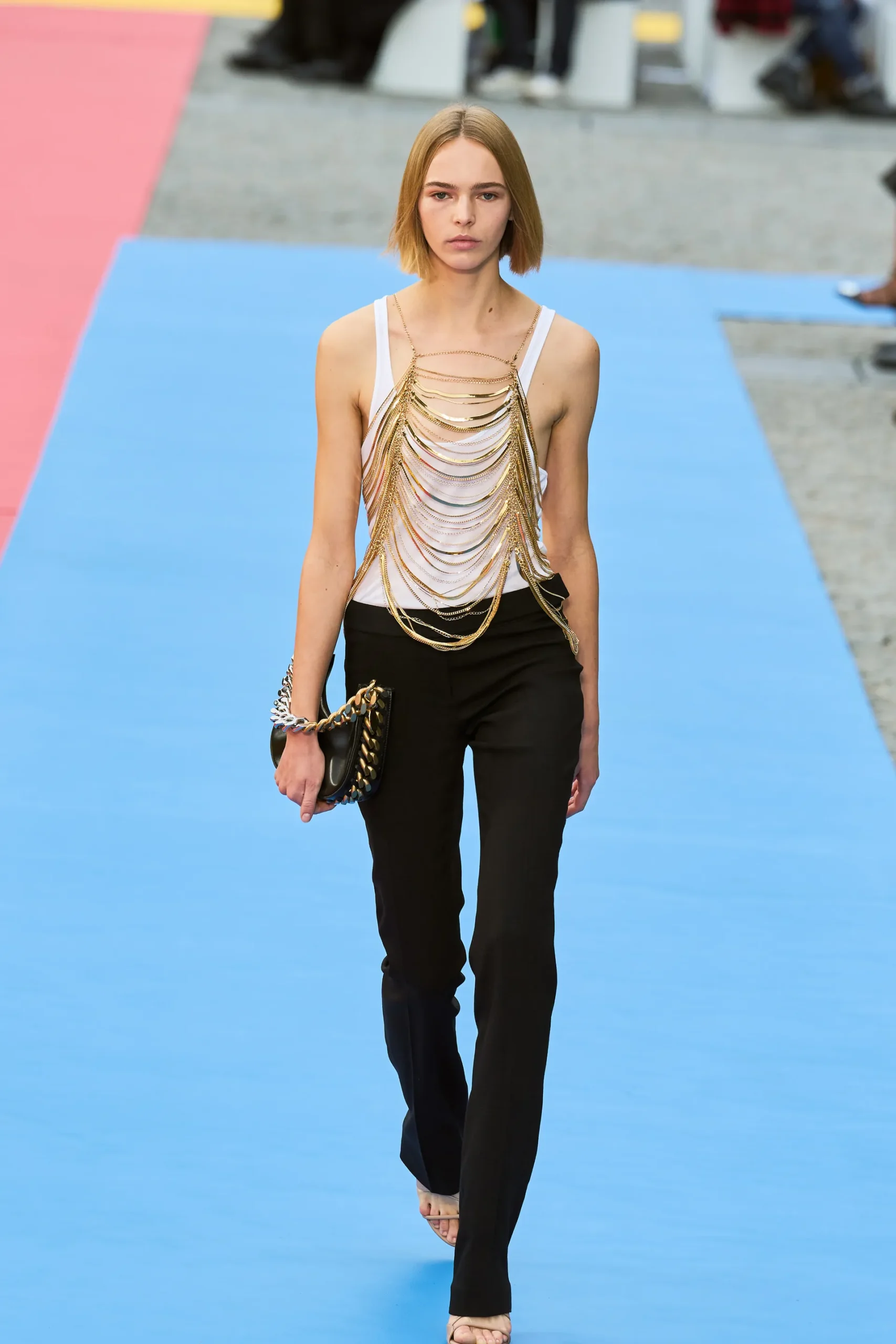 00006-stella-mccartney-spring-2023-ready-to-wear-credit-gorunway