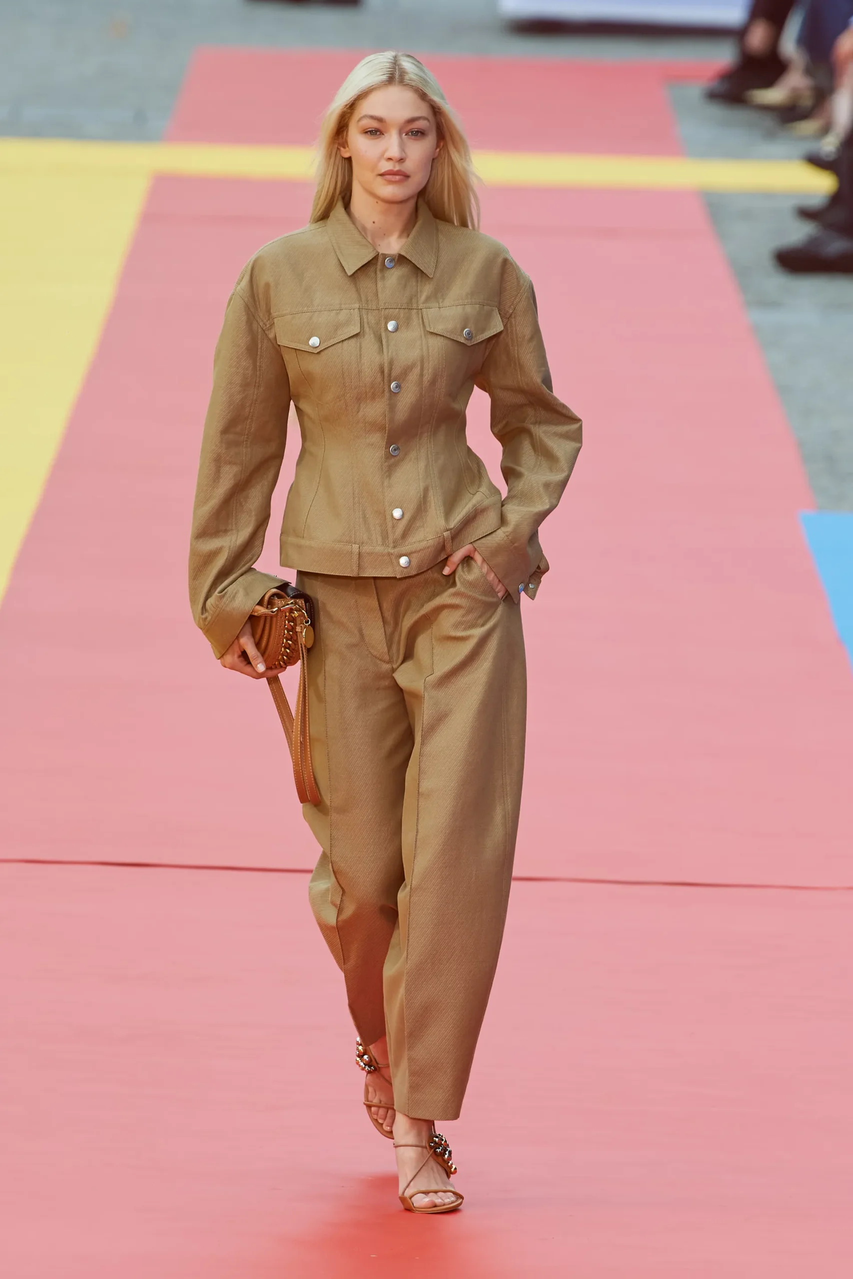 00007-stella-mccartney-spring-2023-ready-to-wear-credit-gorunway