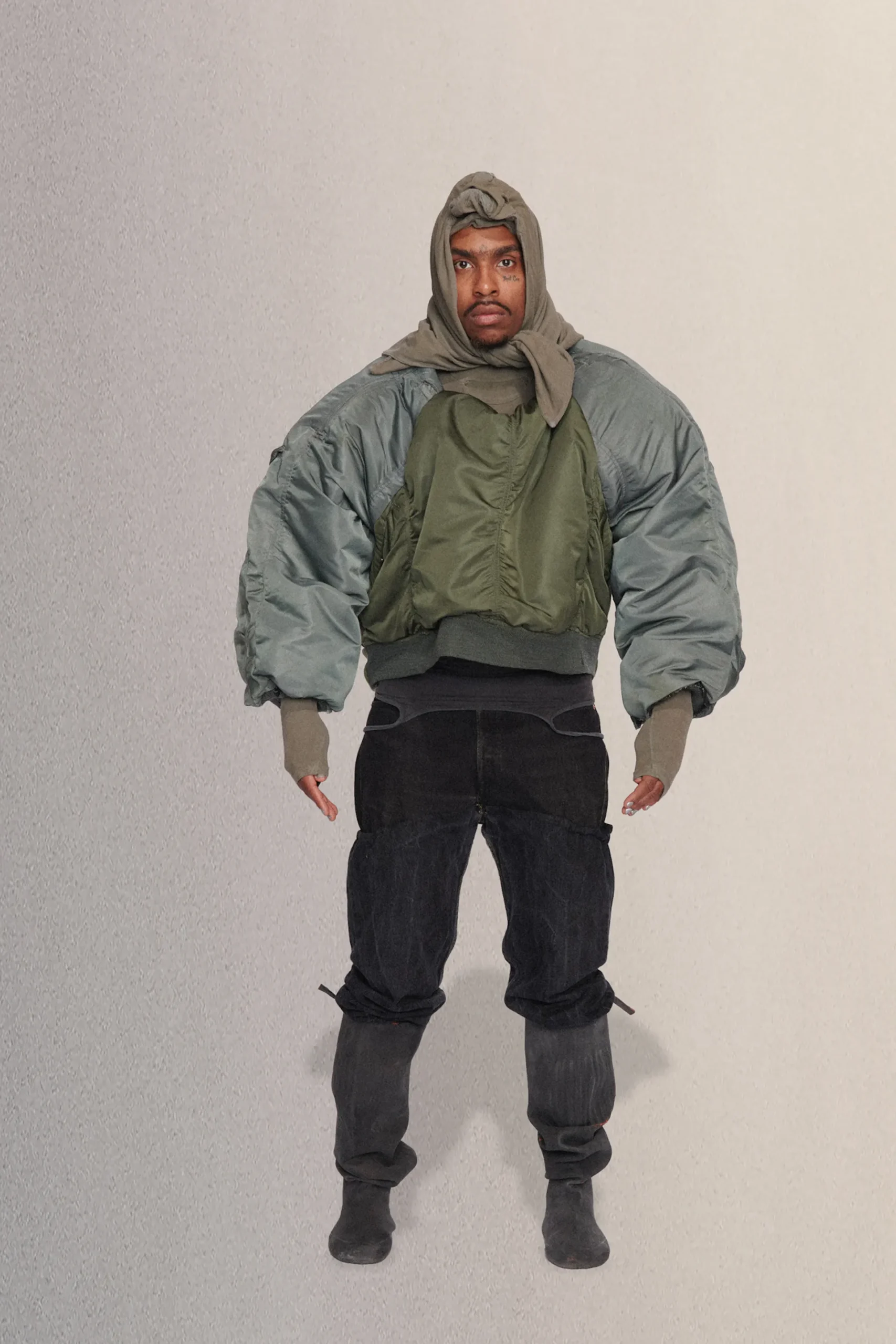 00007-yeezy-spring-2023-ready-to-wear-credit-brand
