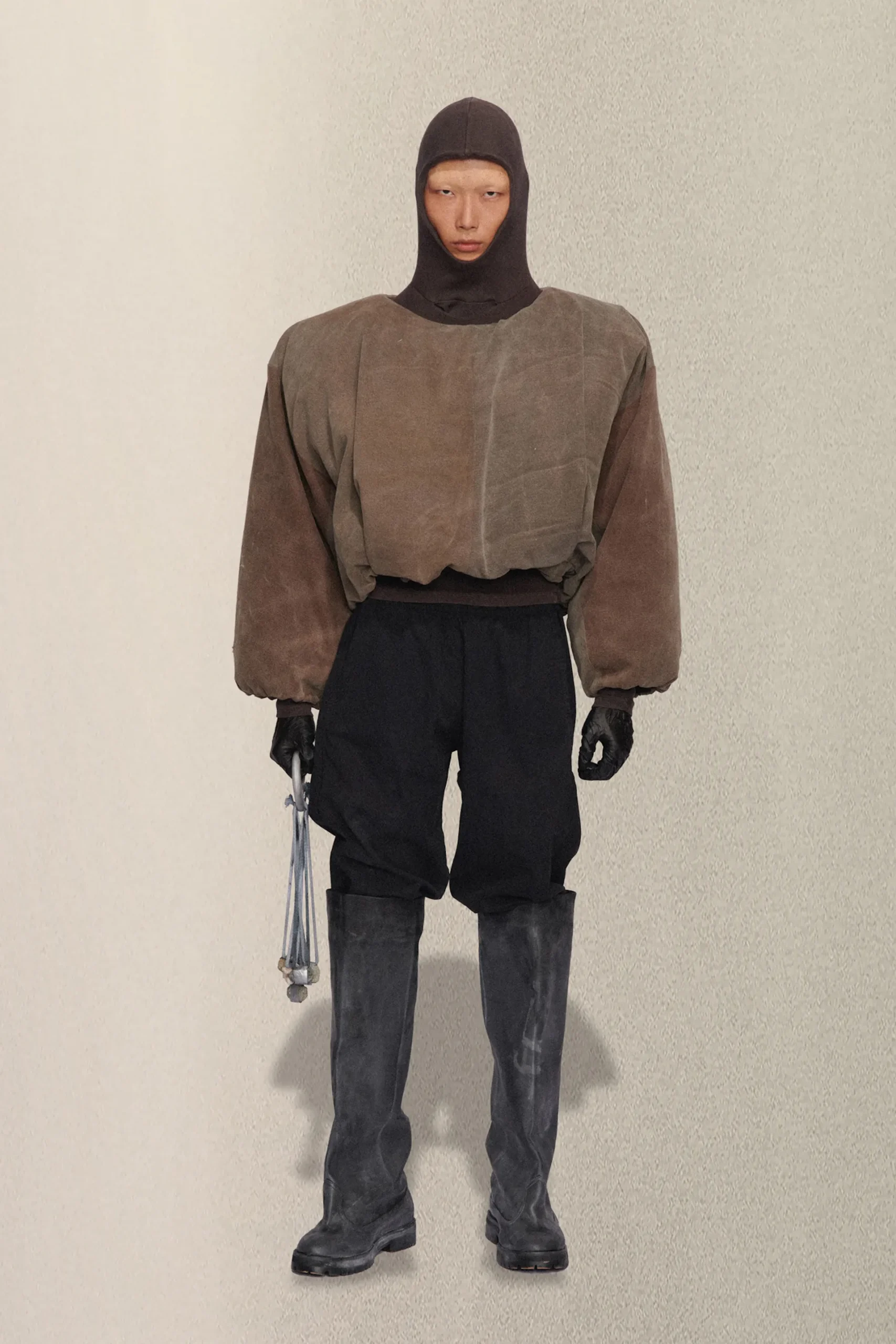 00008-yeezy-spring-2023-ready-to-wear-credit-brand