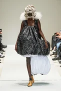 00009-comme-des-garcons-spring-2023-ready-to-wear-credit-gorunway