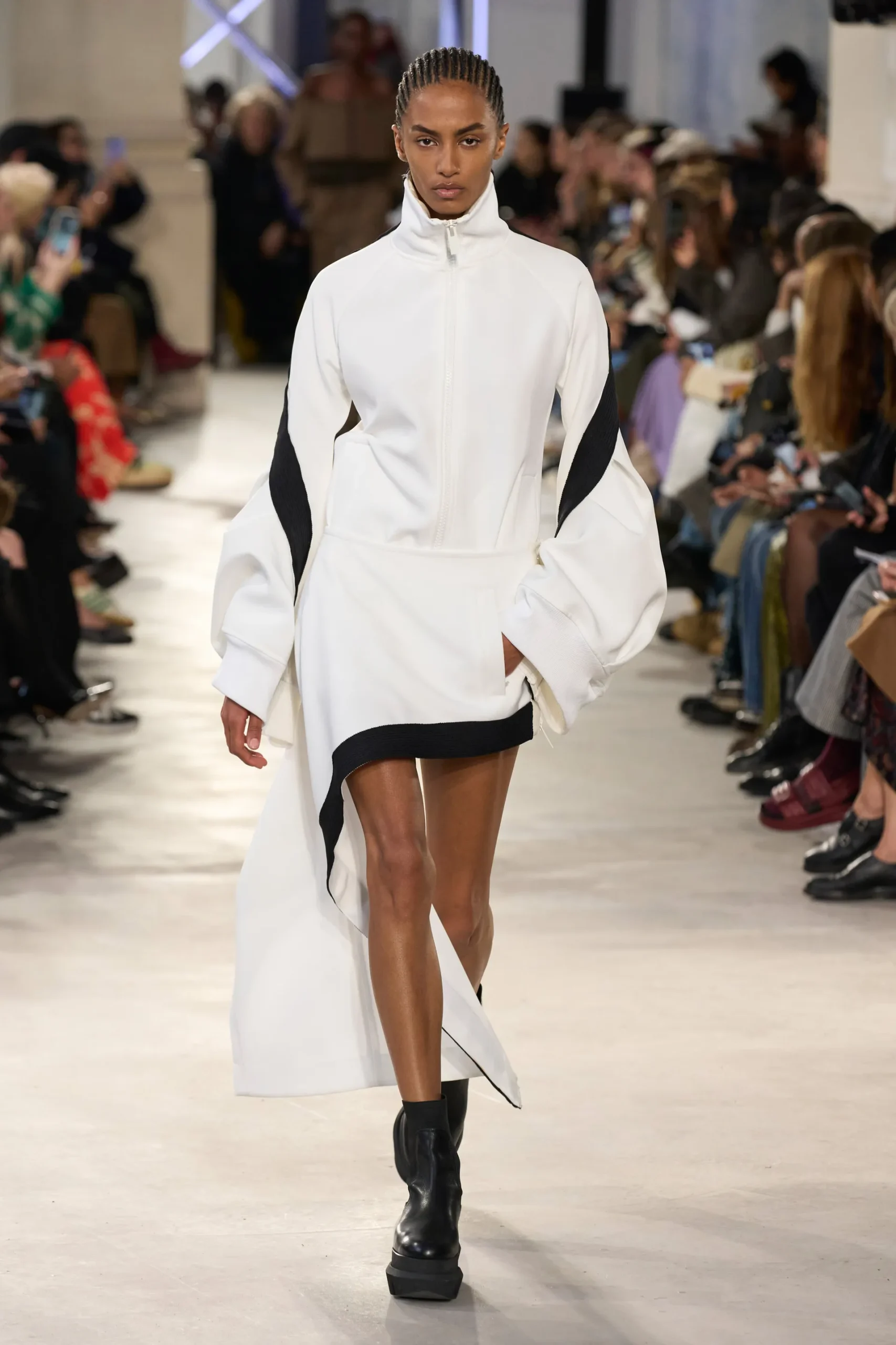 00009-sacai-spring-2023-ready-to-wear-credit-gorunway