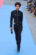 00009-stella-mccartney-spring-2023-ready-to-wear-credit-gorunway
