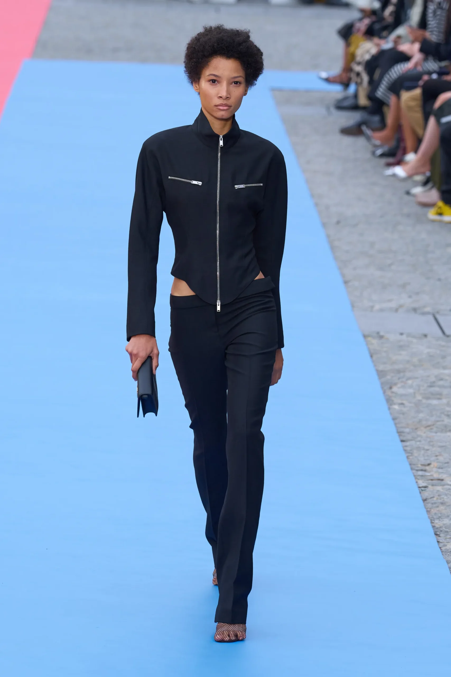 00009-stella-mccartney-spring-2023-ready-to-wear-credit-gorunway