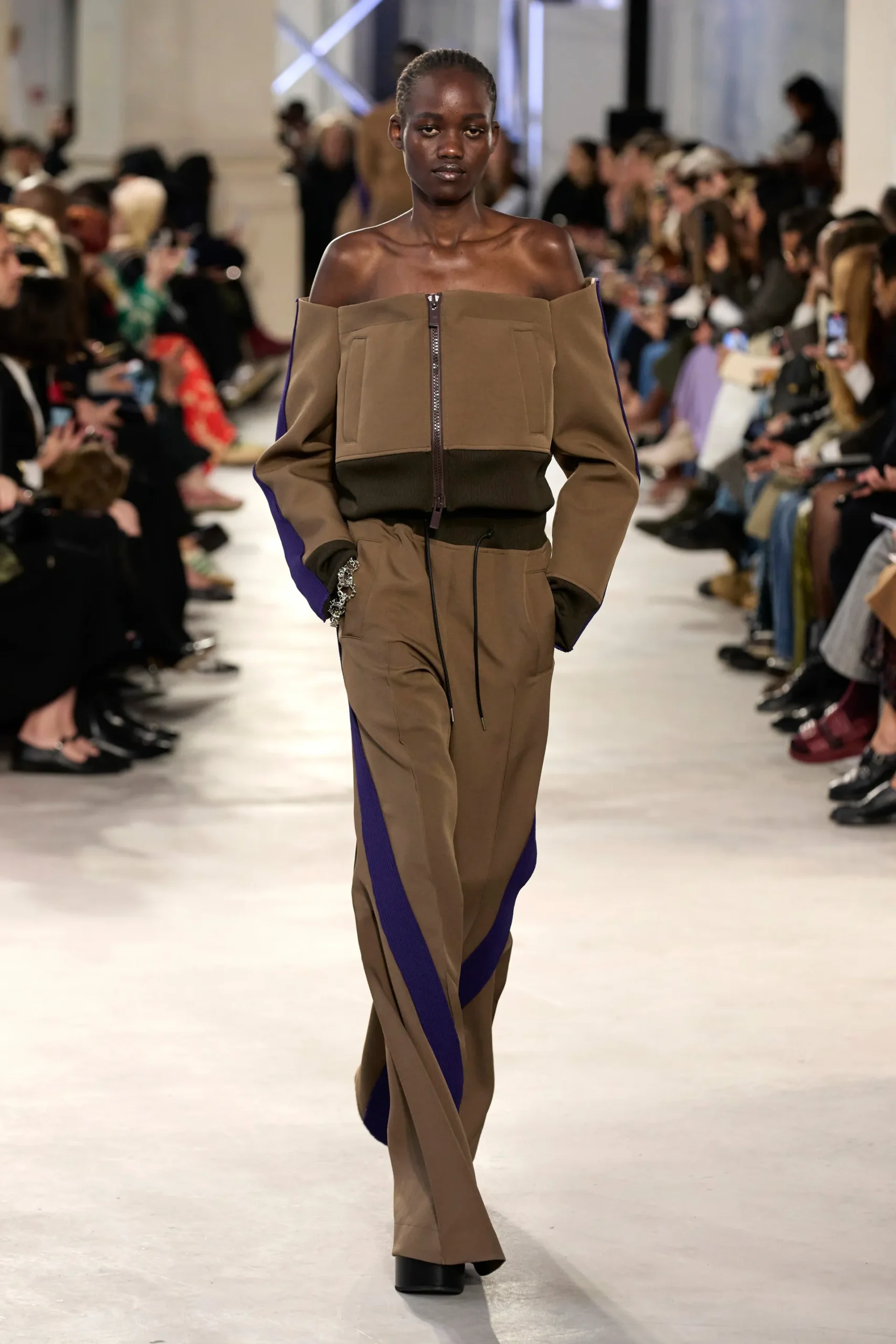 00010-sacai-spring-2023-ready-to-wear-credit-gorunway