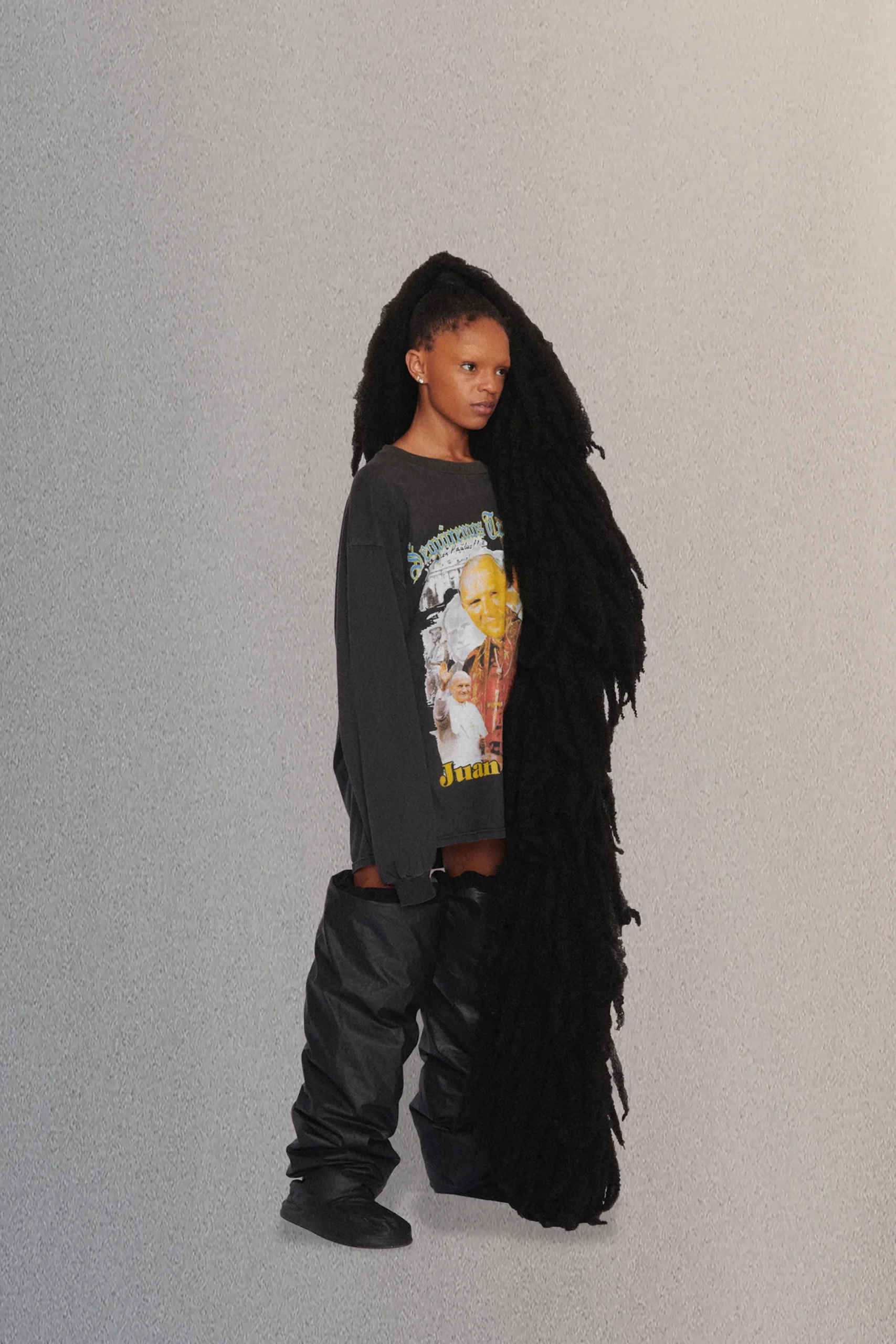 00010-yeezy-spring-2023-ready-to-wear-credit-brand