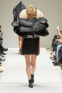 00012-comme-des-garcons-spring-2023-ready-to-wear-credit-gorunway