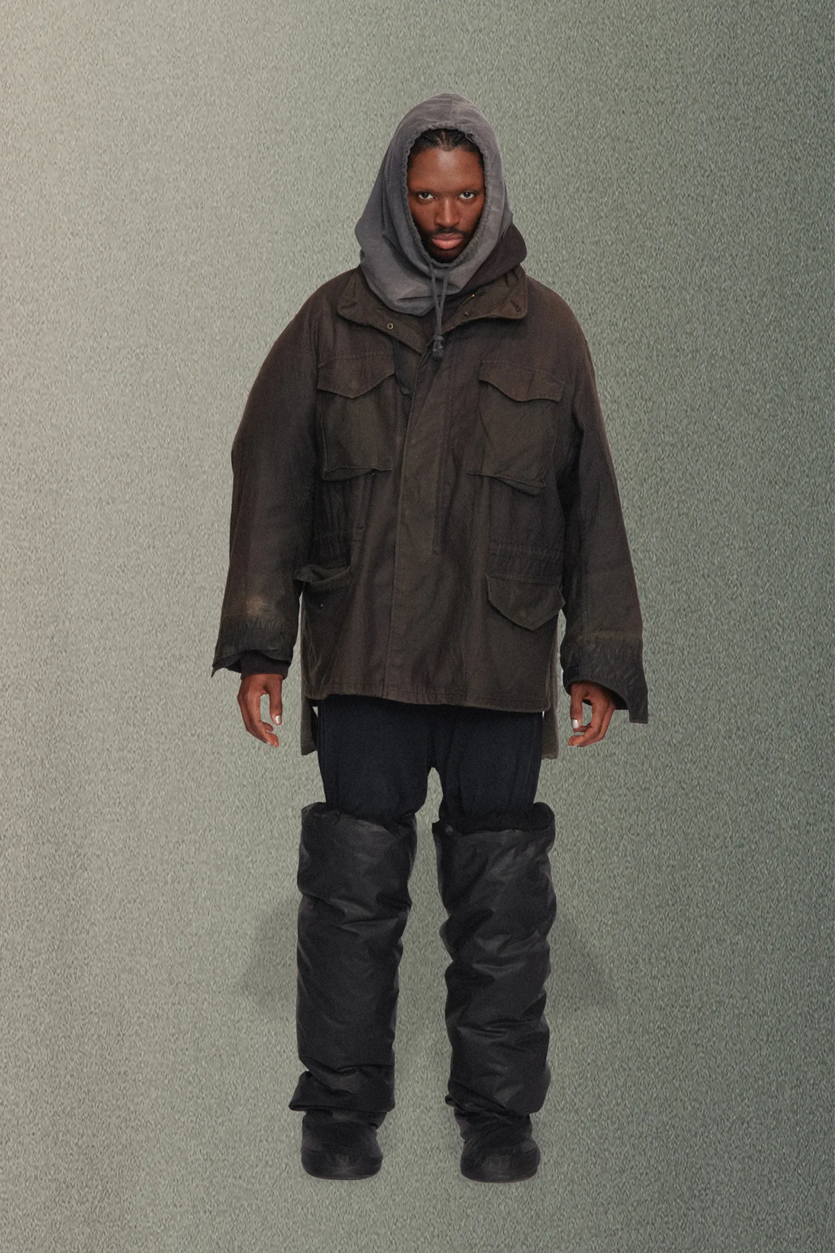 00012-yeezy-spring-2023-ready-to-wear-credit-brand
