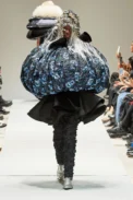 00013-comme-des-garcons-spring-2023-ready-to-wear-credit-gorunway