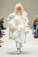 00014-comme-des-garcons-spring-2023-ready-to-wear-credit-gorunway