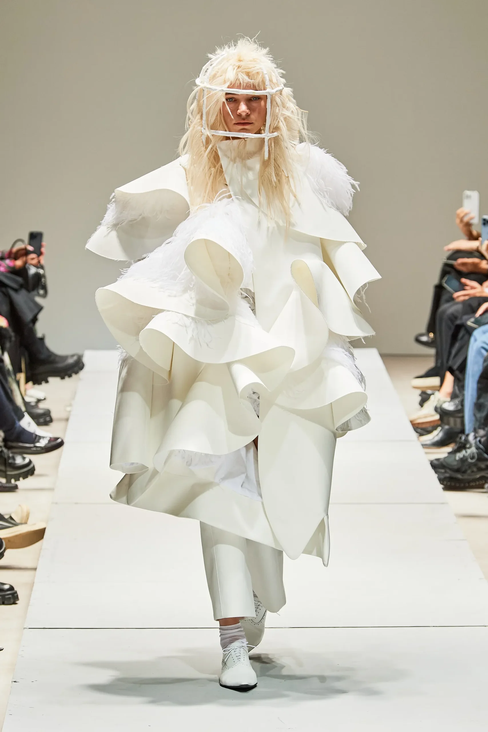 00014-comme-des-garcons-spring-2023-ready-to-wear-credit-gorunway