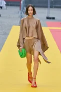 00014-stella-mccartney-spring-2023-ready-to-wear-credit-gorunway