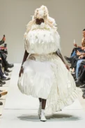 00015-comme-des-garcons-spring-2023-ready-to-wear-credit-gorunway
