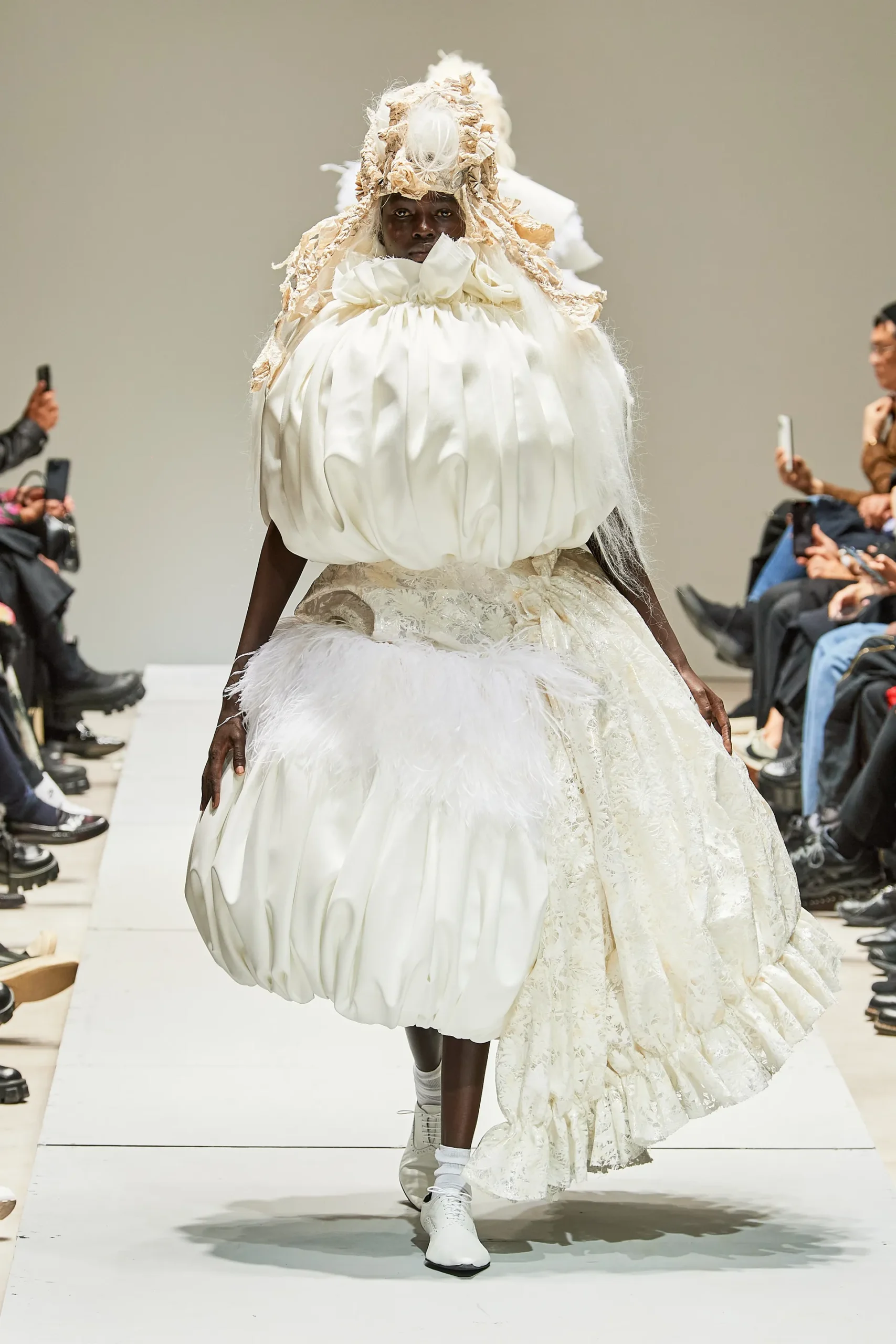 00015-comme-des-garcons-spring-2023-ready-to-wear-credit-gorunway
