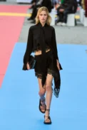 00015-stella-mccartney-spring-2023-ready-to-wear-credit-gorunway