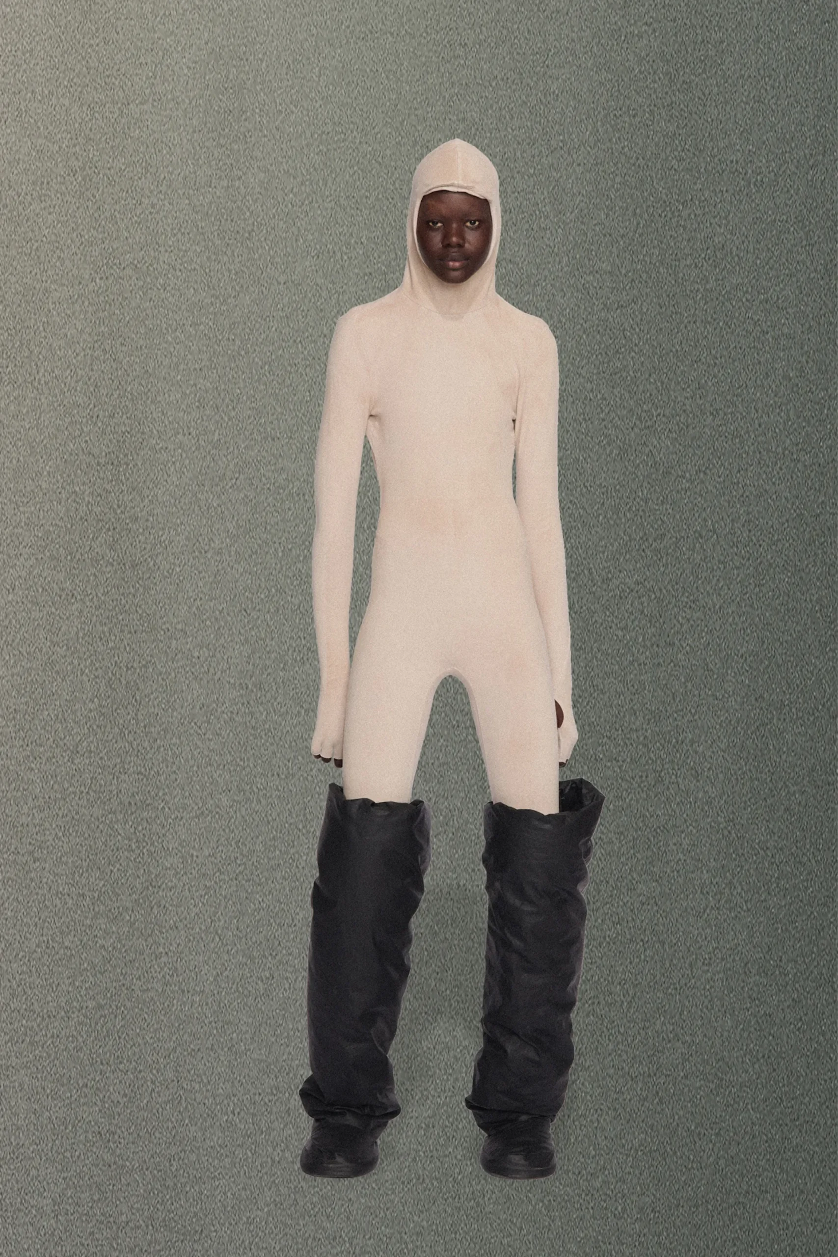00015-yeezy-spring-2023-ready-to-wear-credit-brand