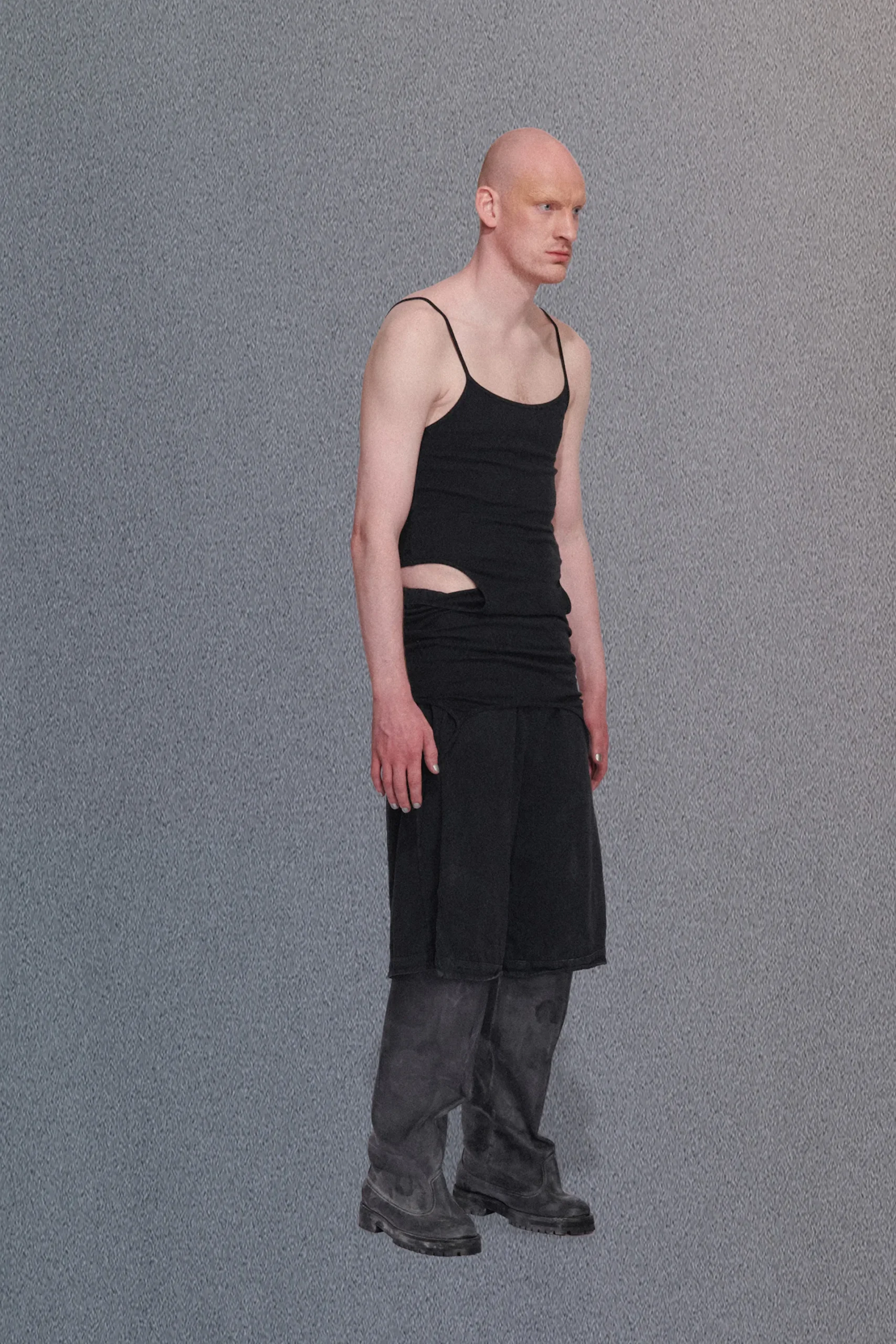 00016-yeezy-spring-2023-ready-to-wear-credit-brand