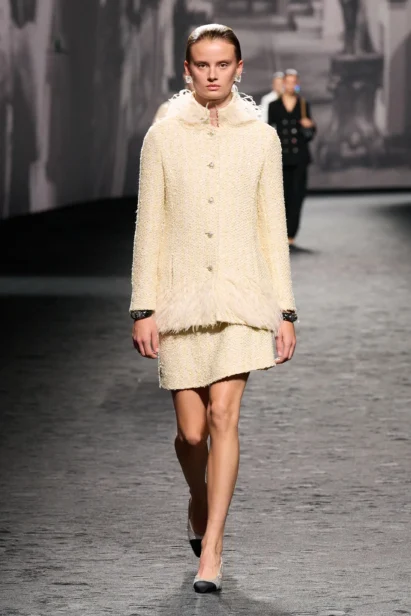 00017-chanel-spring-2023-ready-to-wear-credit-gorunway