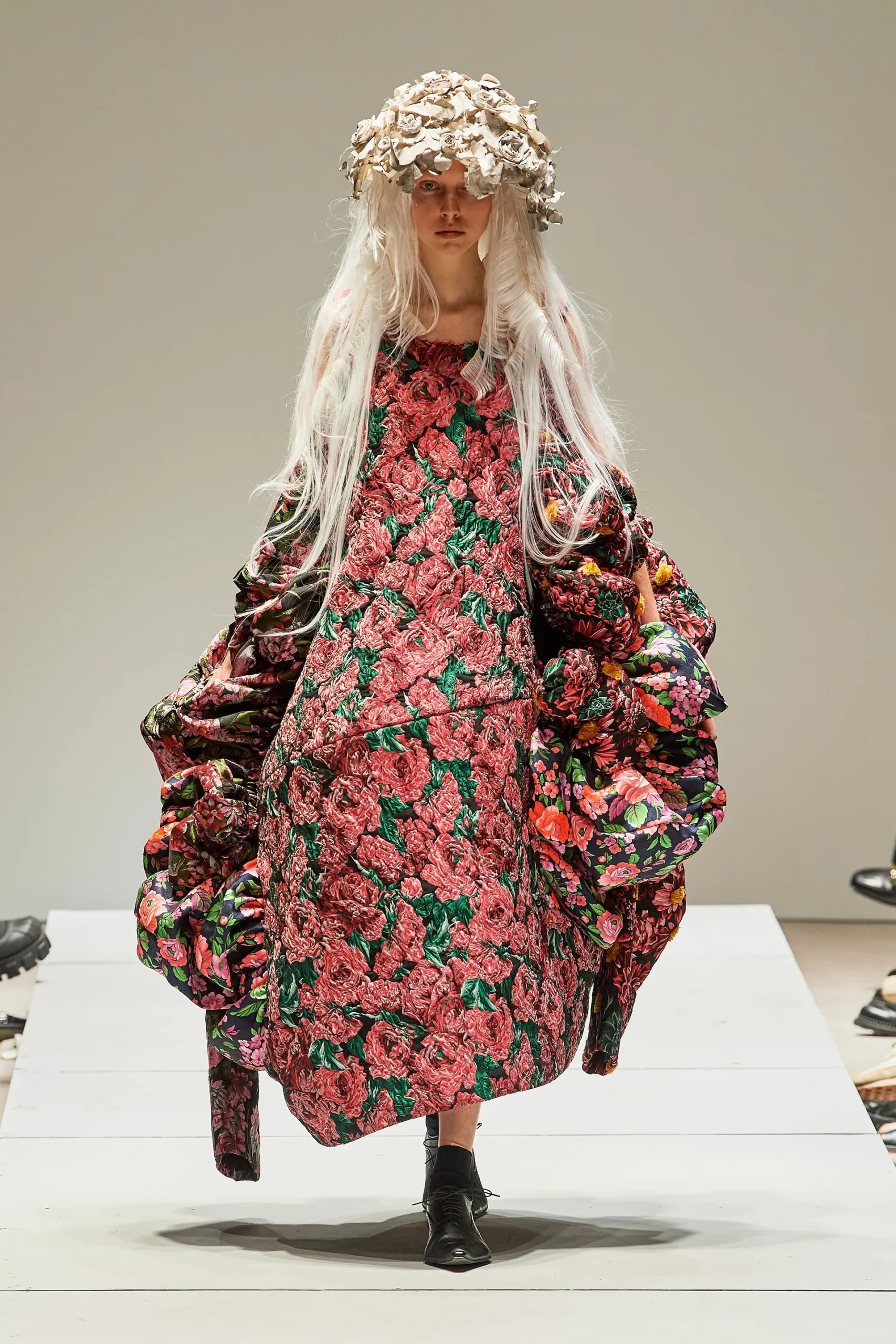 00017-comme-des-garcons-spring-2023-ready-to-wear-credit-gorunway