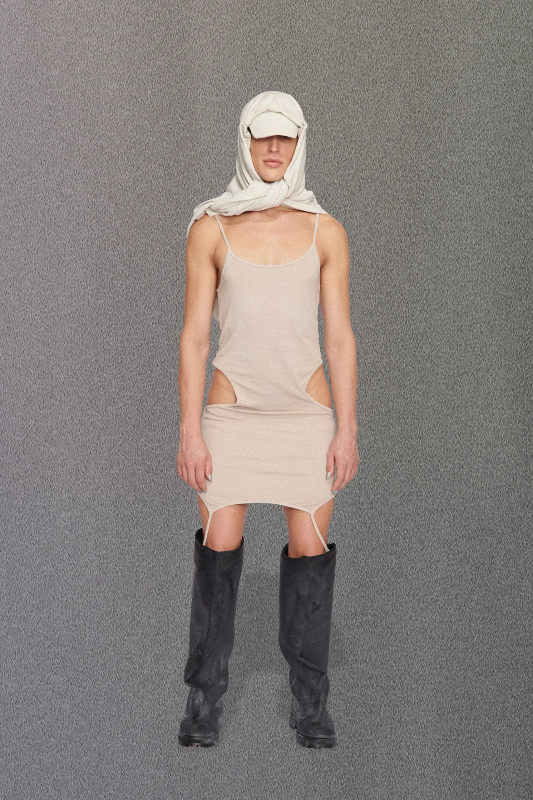 00017-yeezy-spring-2023-ready-to-wear-credit-brand