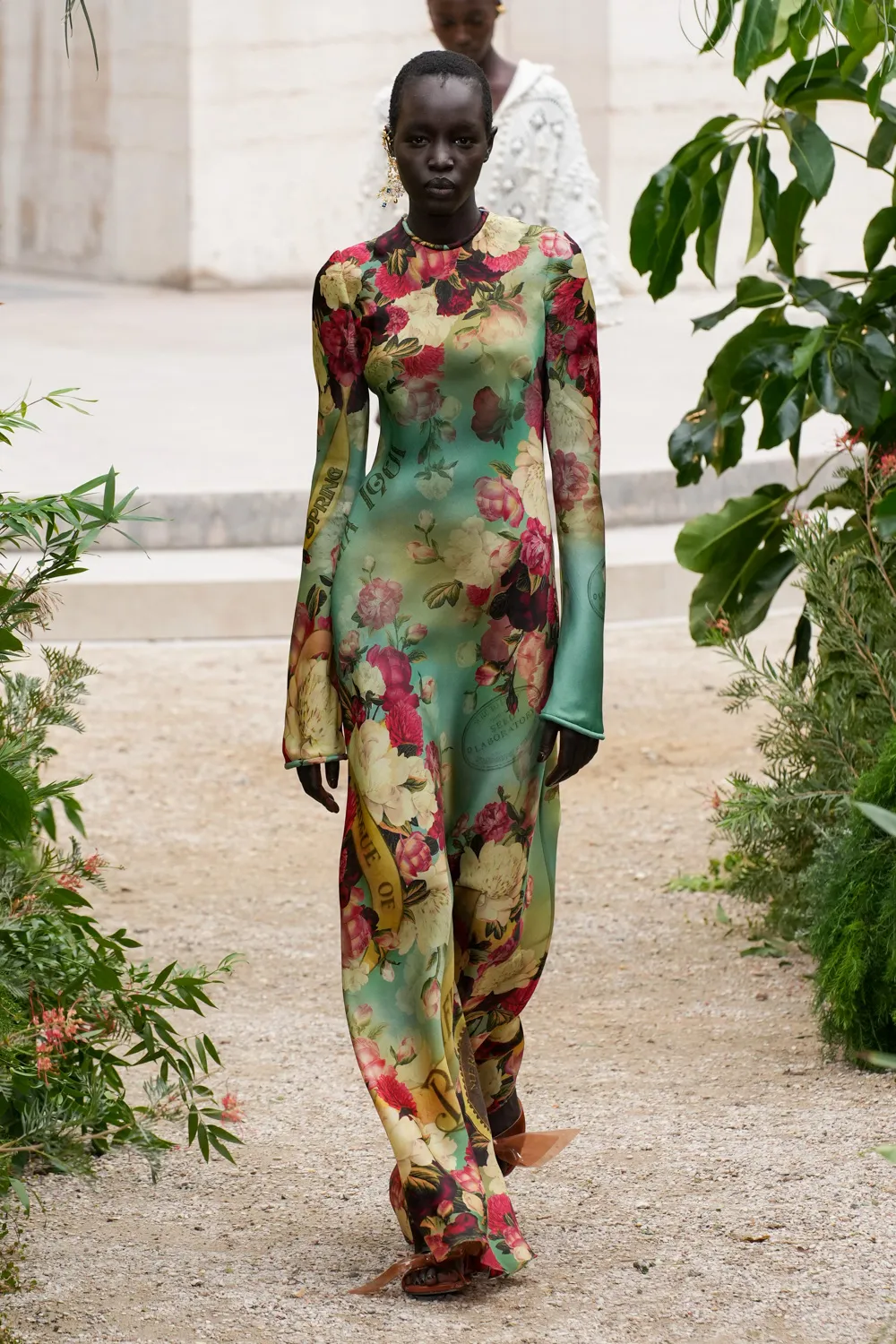 00017-zimmermann-spring-2023-ready-to-wear-details-credit-gorunway
