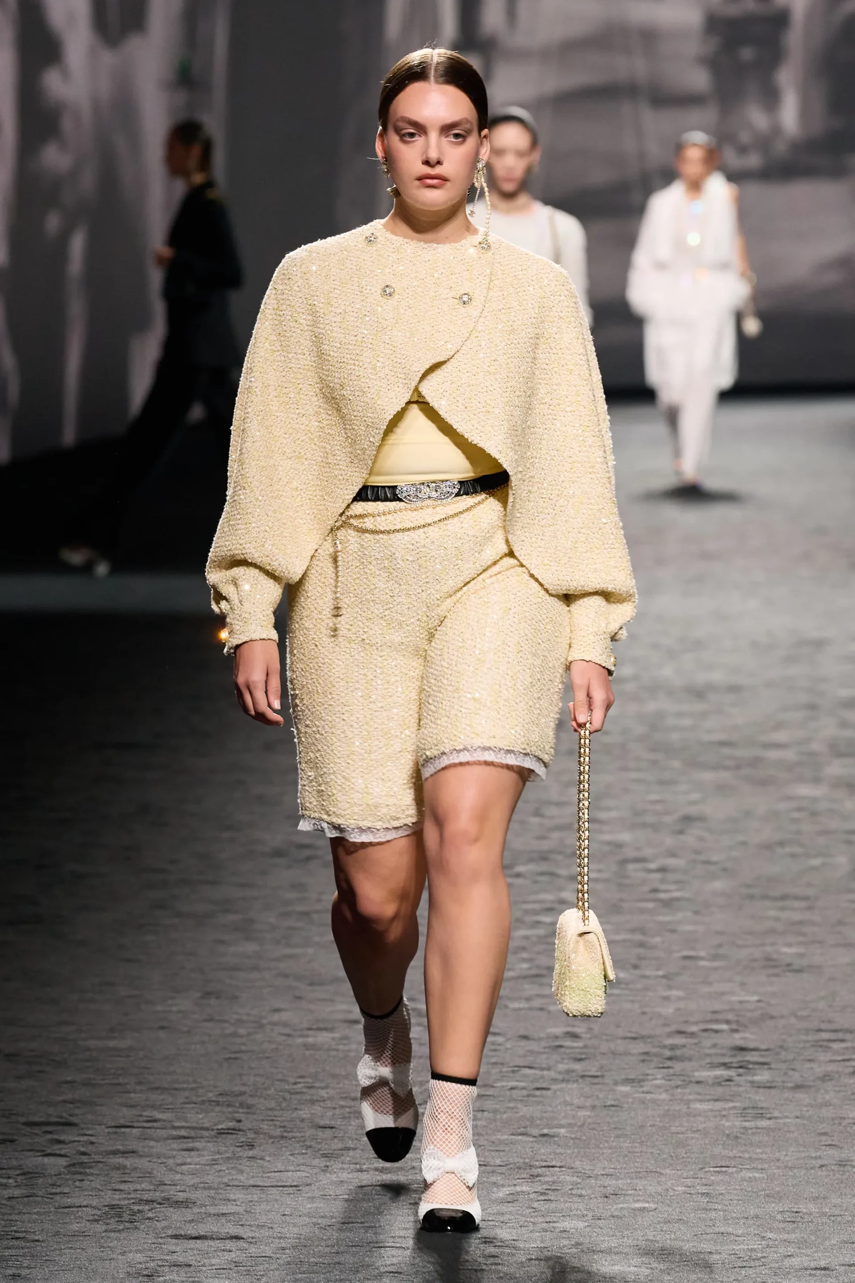00018-chanel-spring-2023-ready-to-wear-credit-gorunway