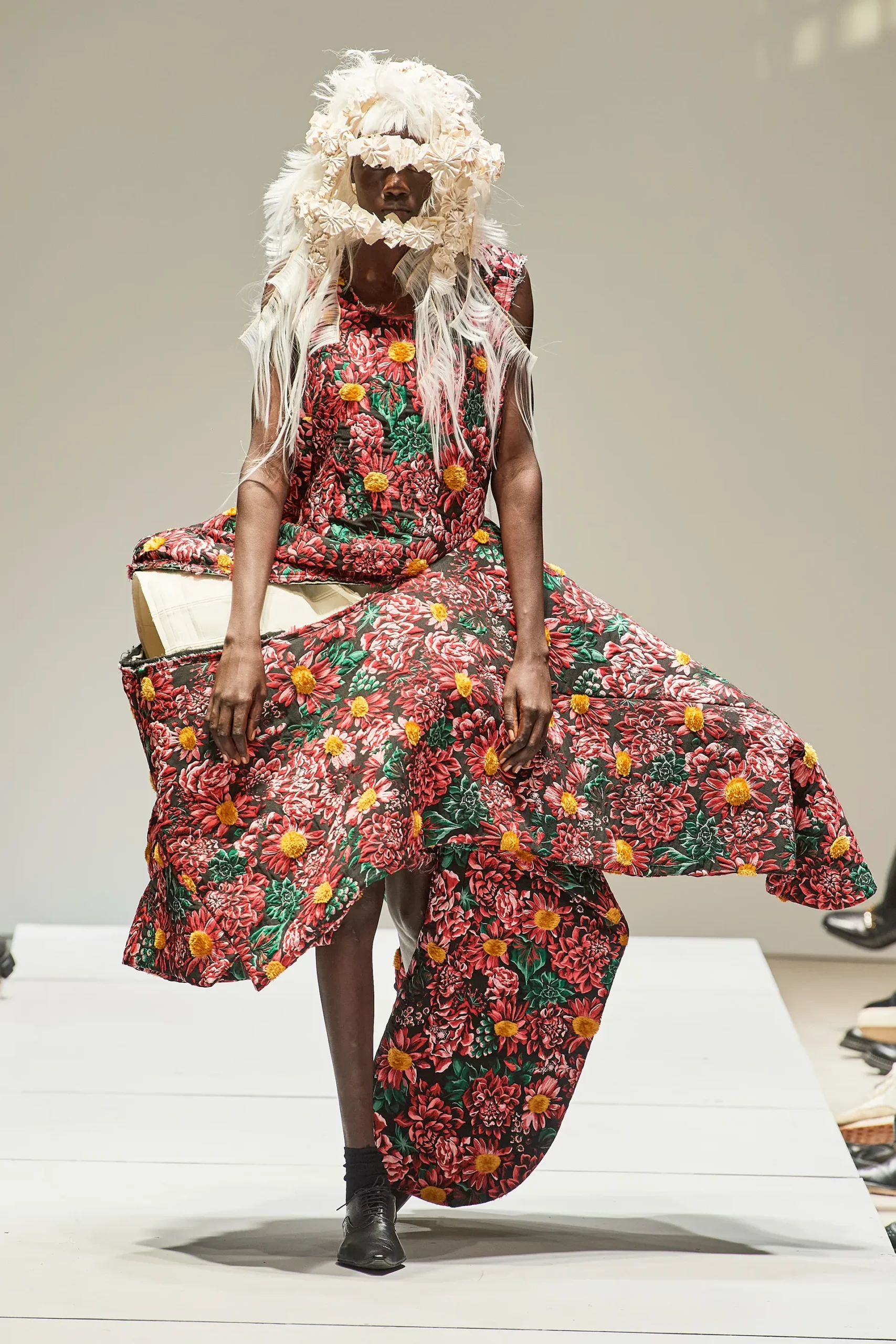 00018-comme-des-garcons-spring-2023-ready-to-wear-credit-gorunway