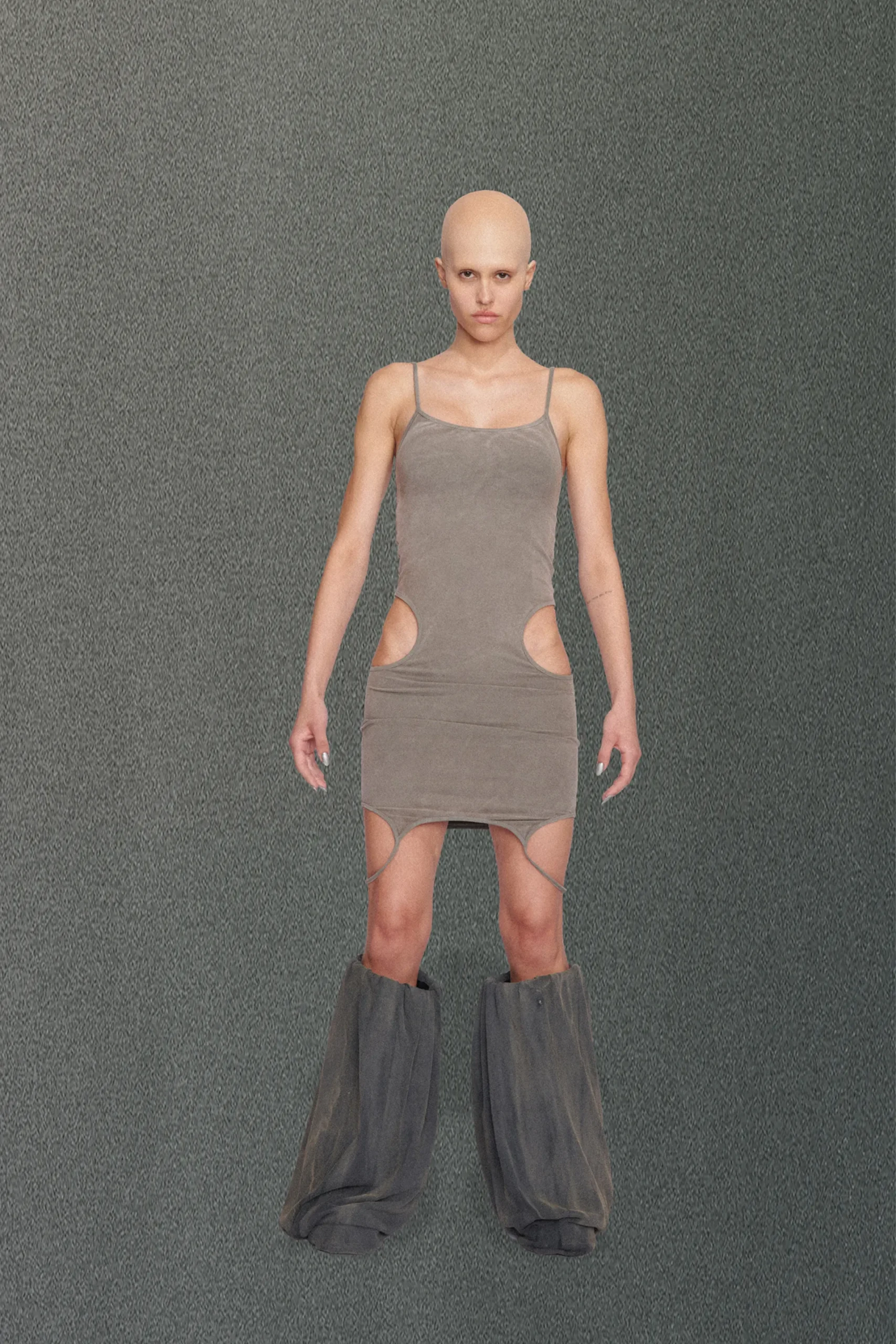 00018-yeezy-spring-2023-ready-to-wear-credit-brand