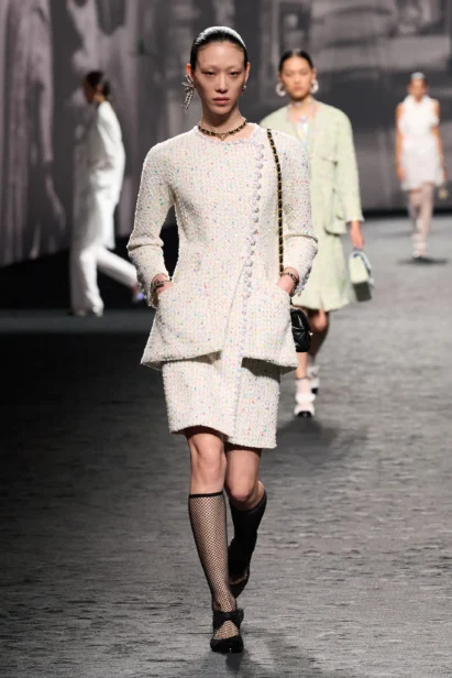 00019-chanel-spring-2023-ready-to-wear-credit-gorunway