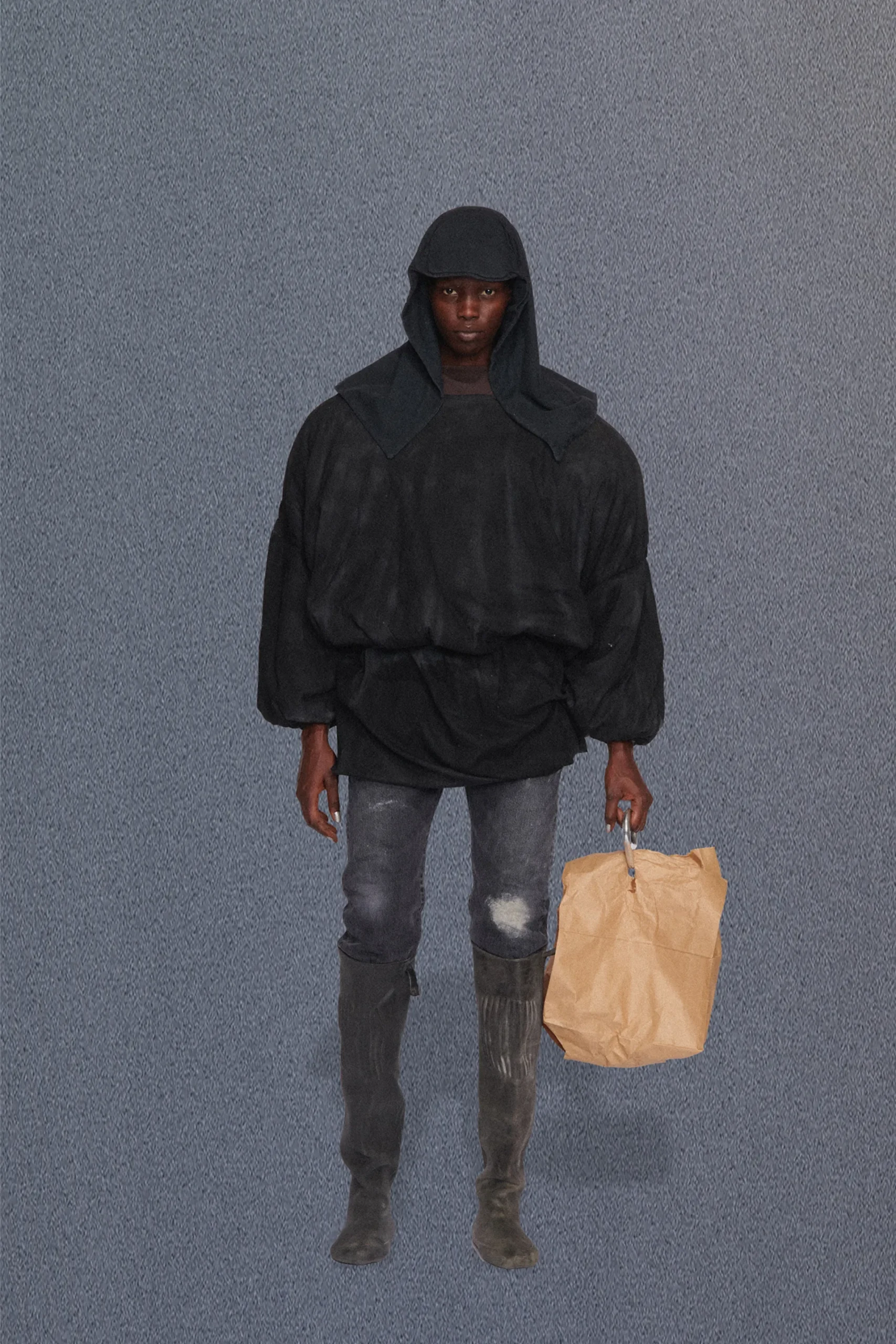 00019-yeezy-spring-2023-ready-to-wear-credit-brand