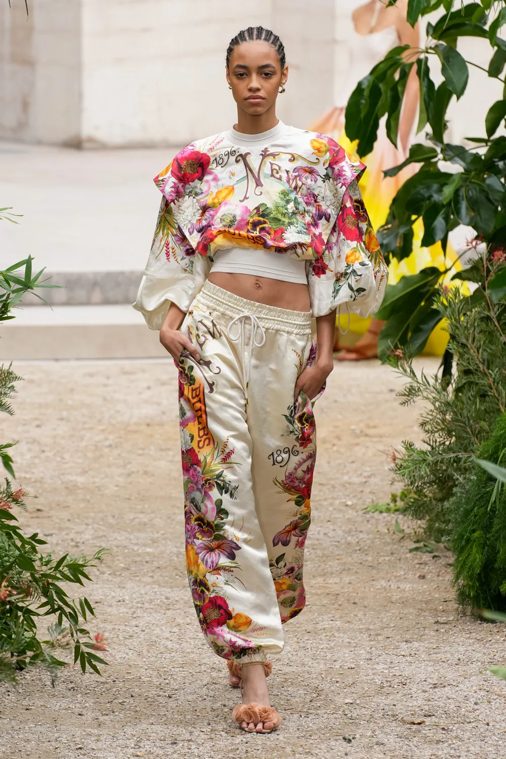 00019-zimmermann-spring-2023-ready-to-wear-details-credit-gorunway