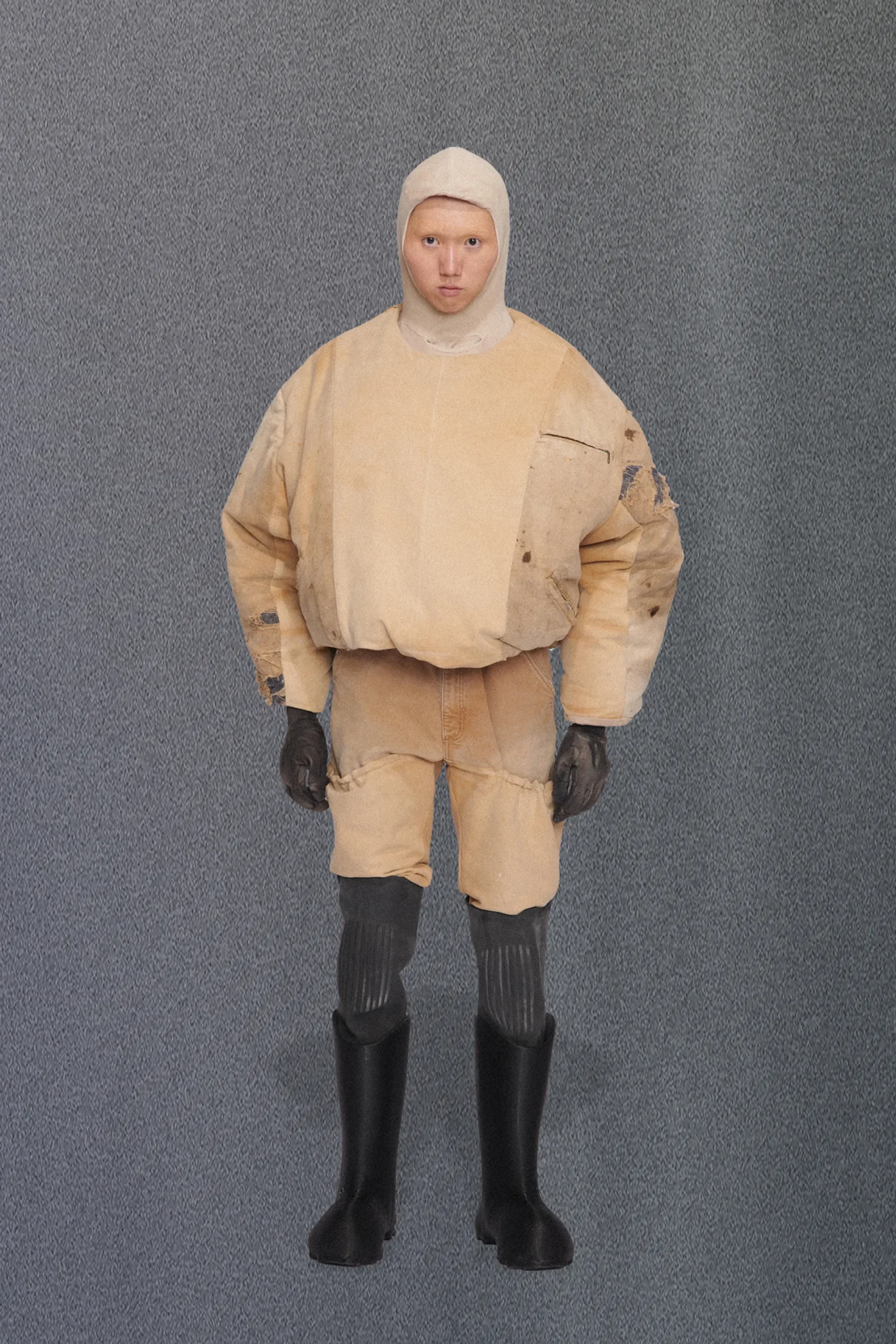 00020-yeezy-spring-2023-ready-to-wear-credit-brand