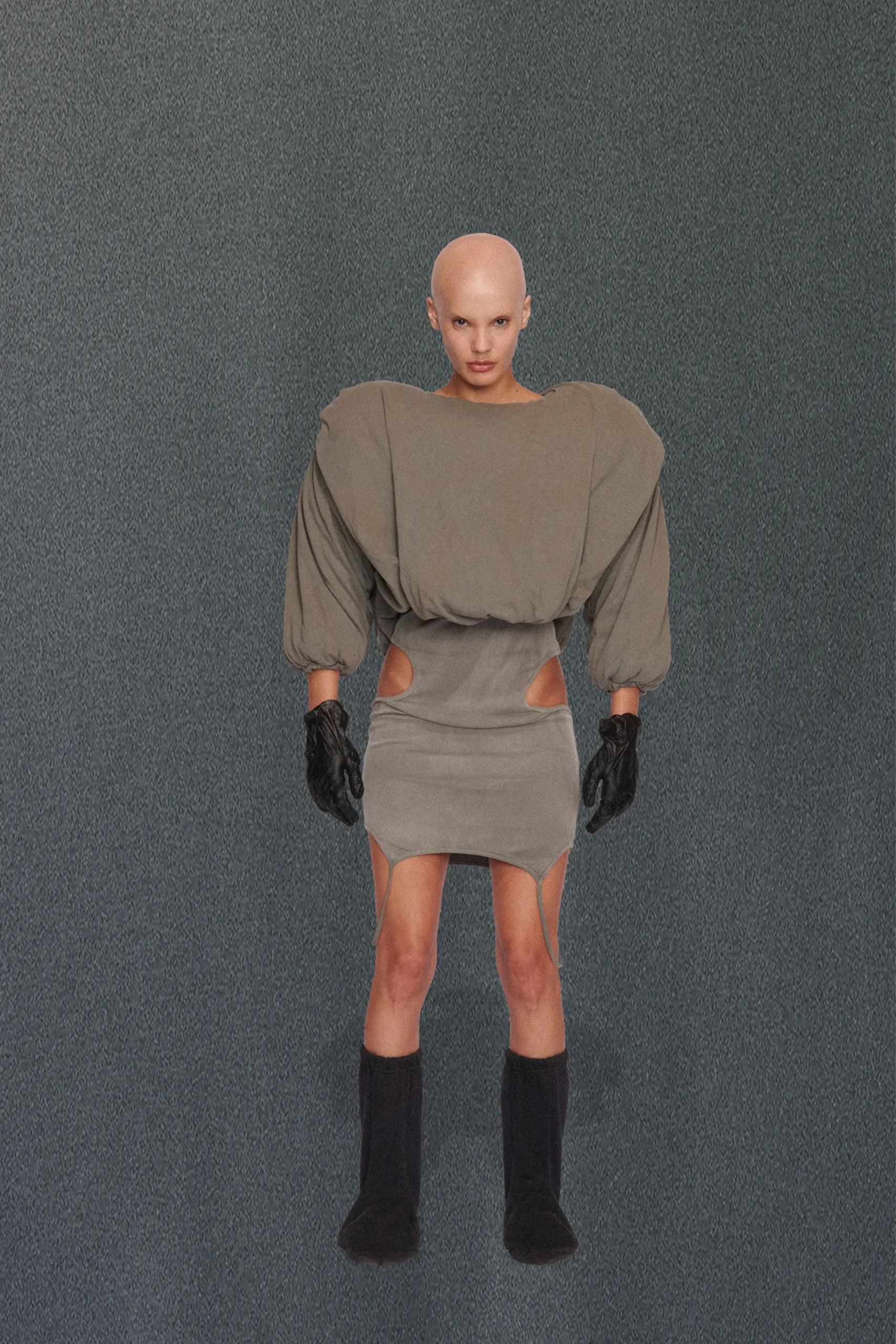 00021-yeezy-spring-2023-ready-to-wear-credit-brand