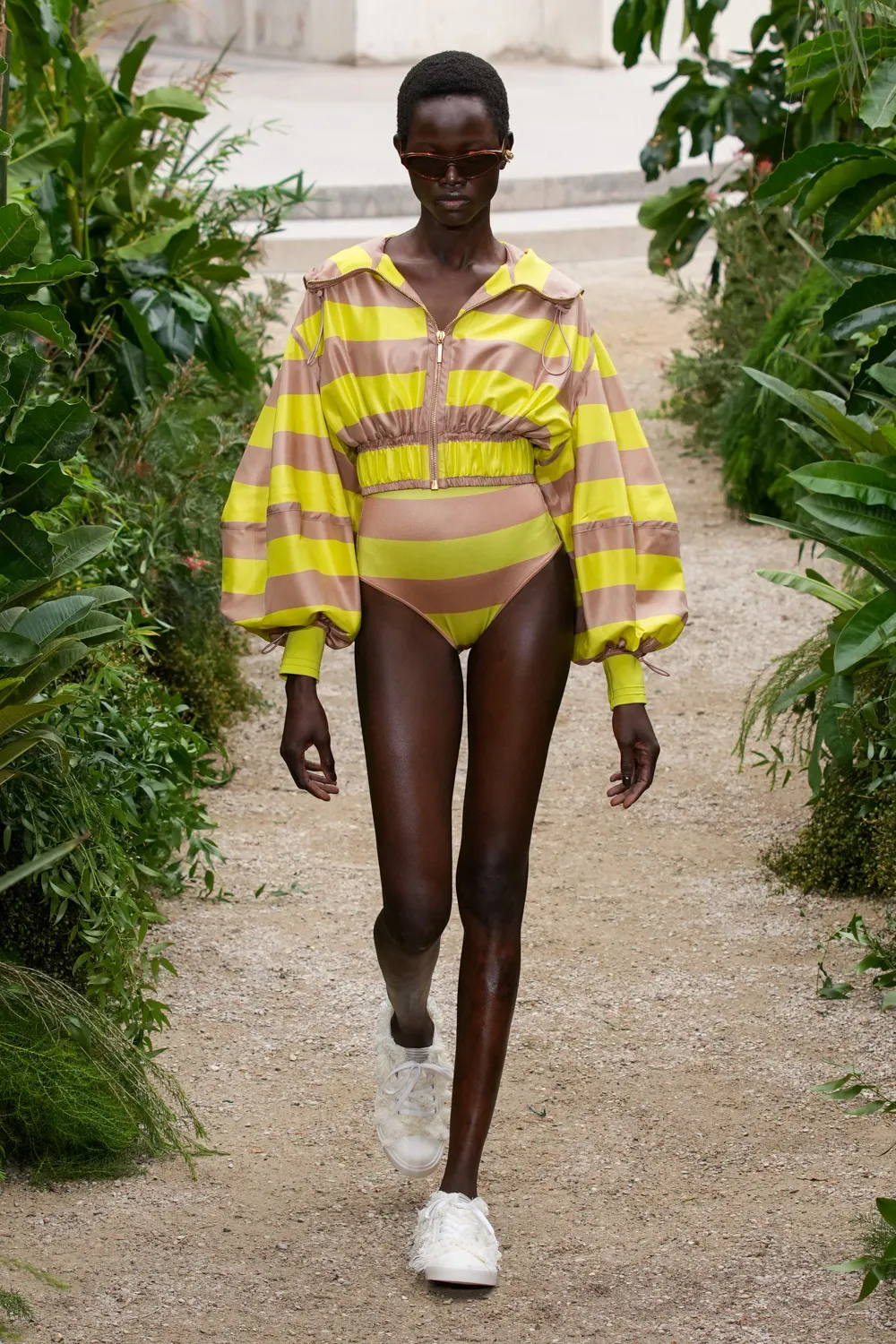 00021-zimmermann-spring-2023-ready-to-wear-details-credit-gorunway