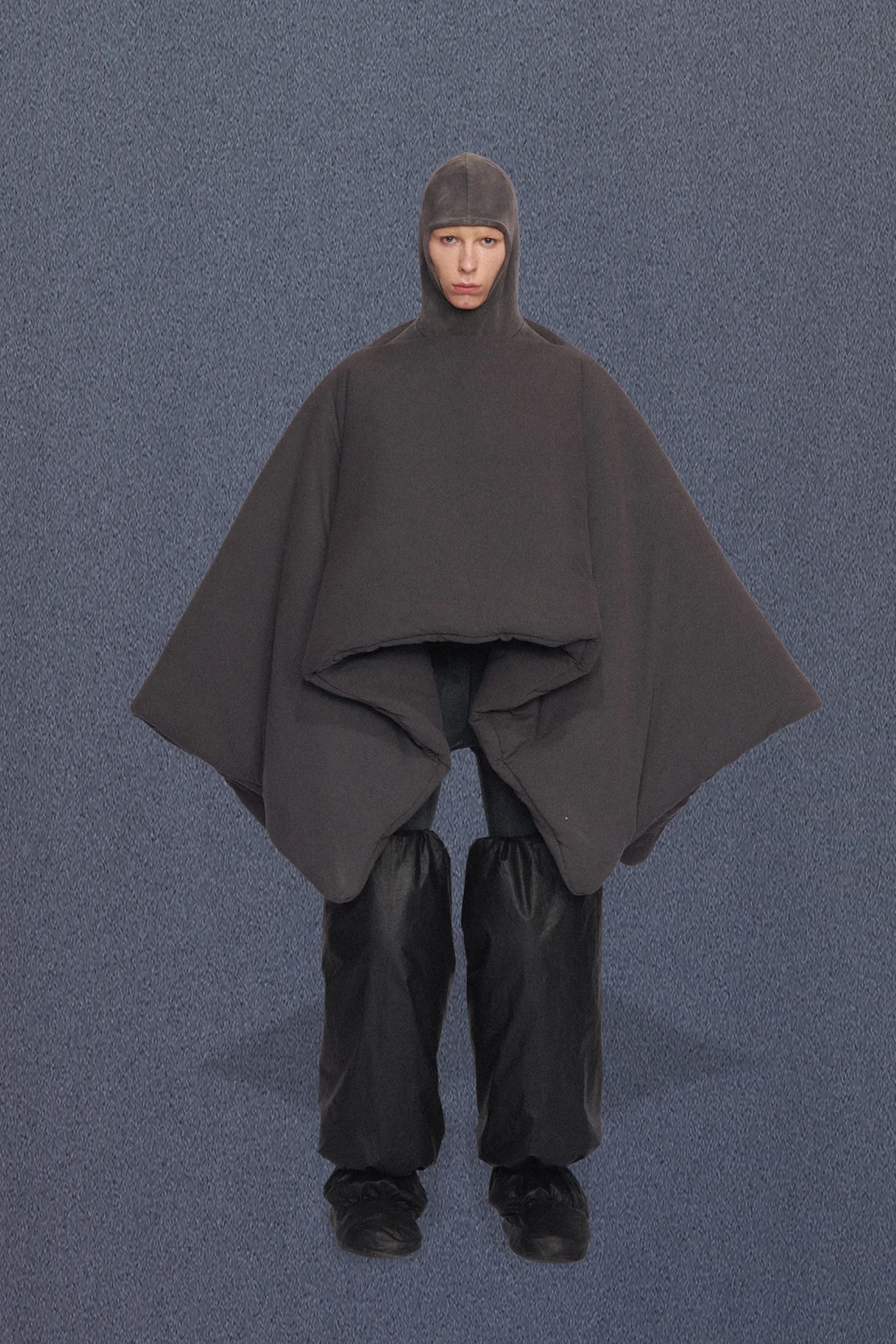 00022-yeezy-spring-2023-ready-to-wear-credit-brand