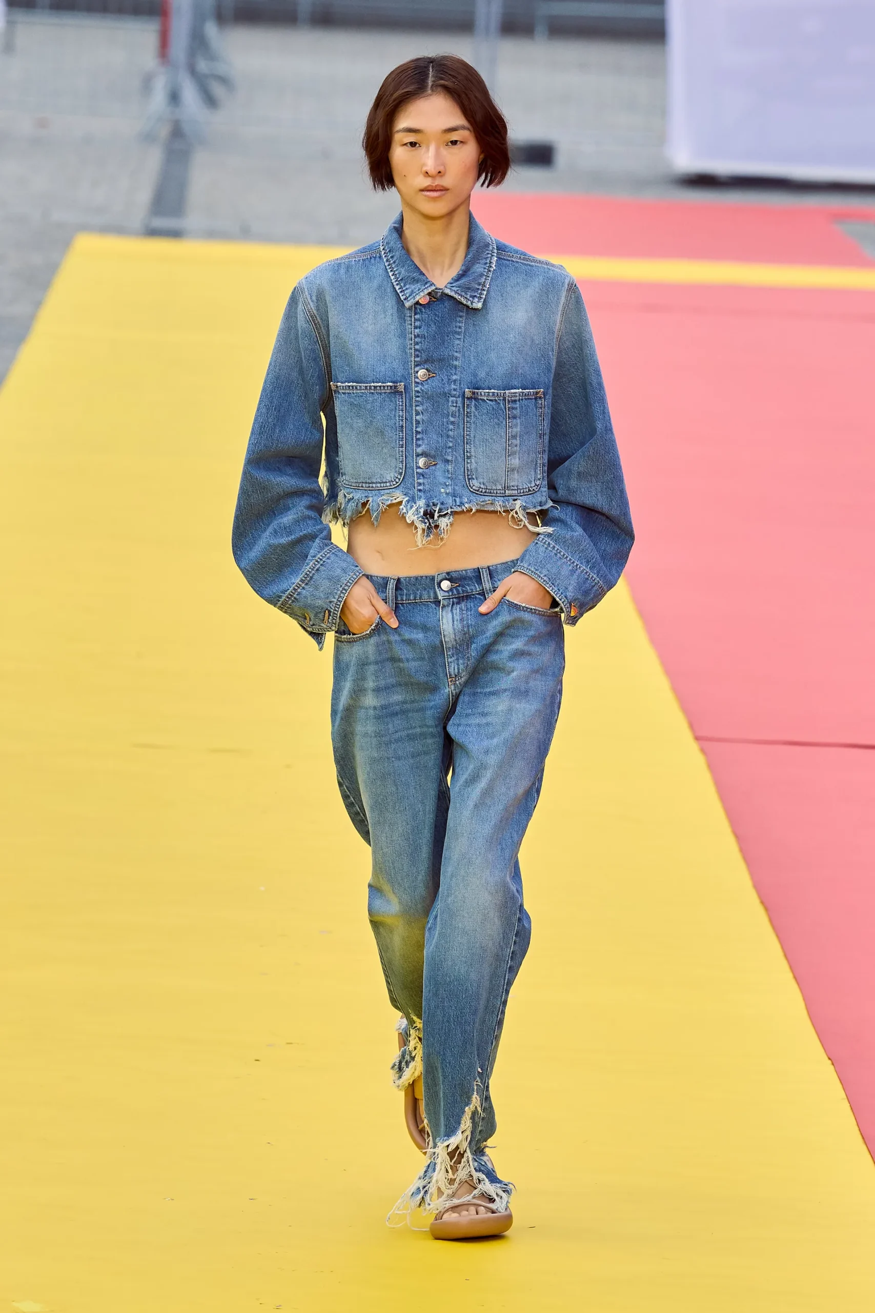 00023-stella-mccartney-spring-2023-ready-to-wear-credit-gorunway