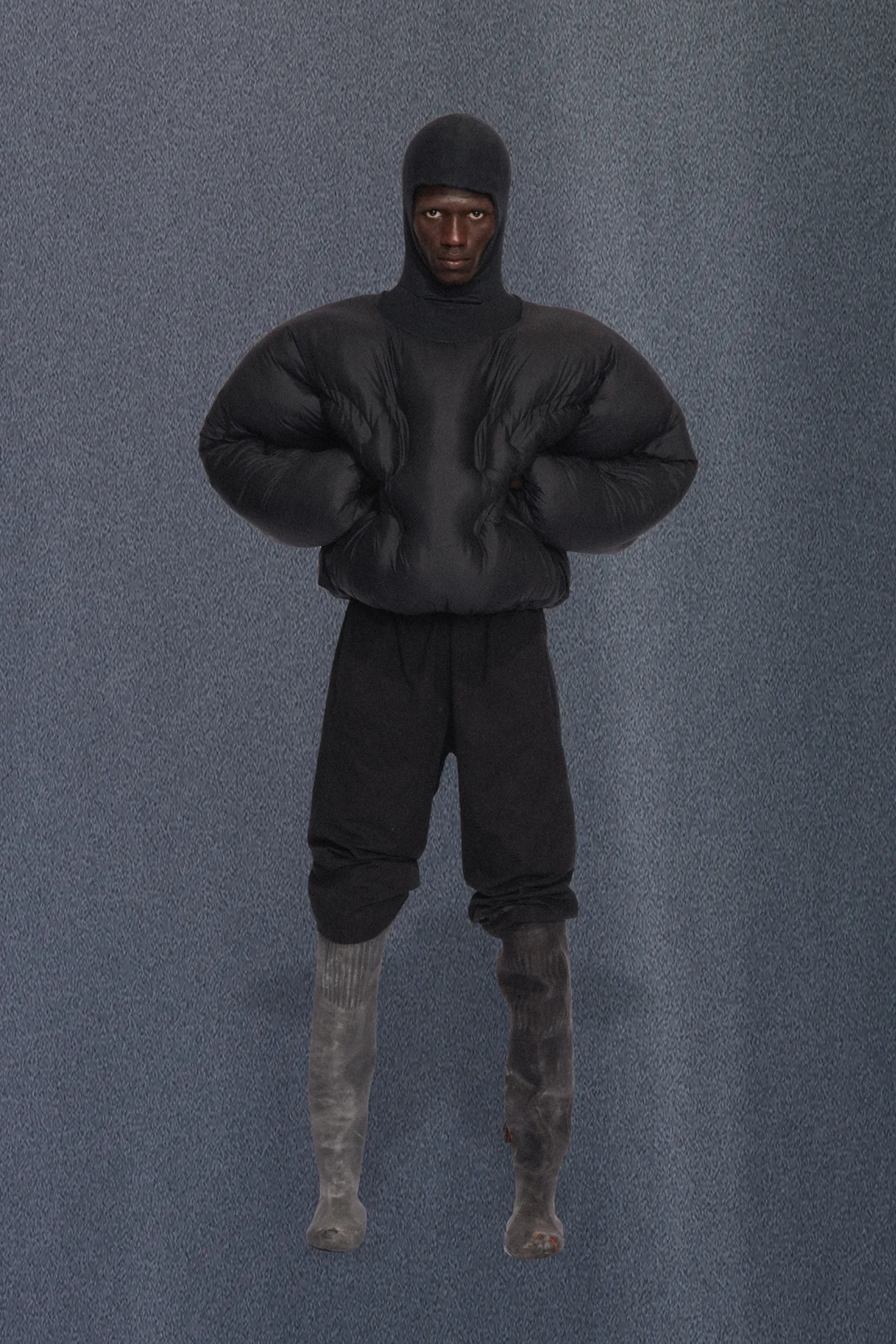 00023-yeezy-spring-2023-ready-to-wear-credit-brand