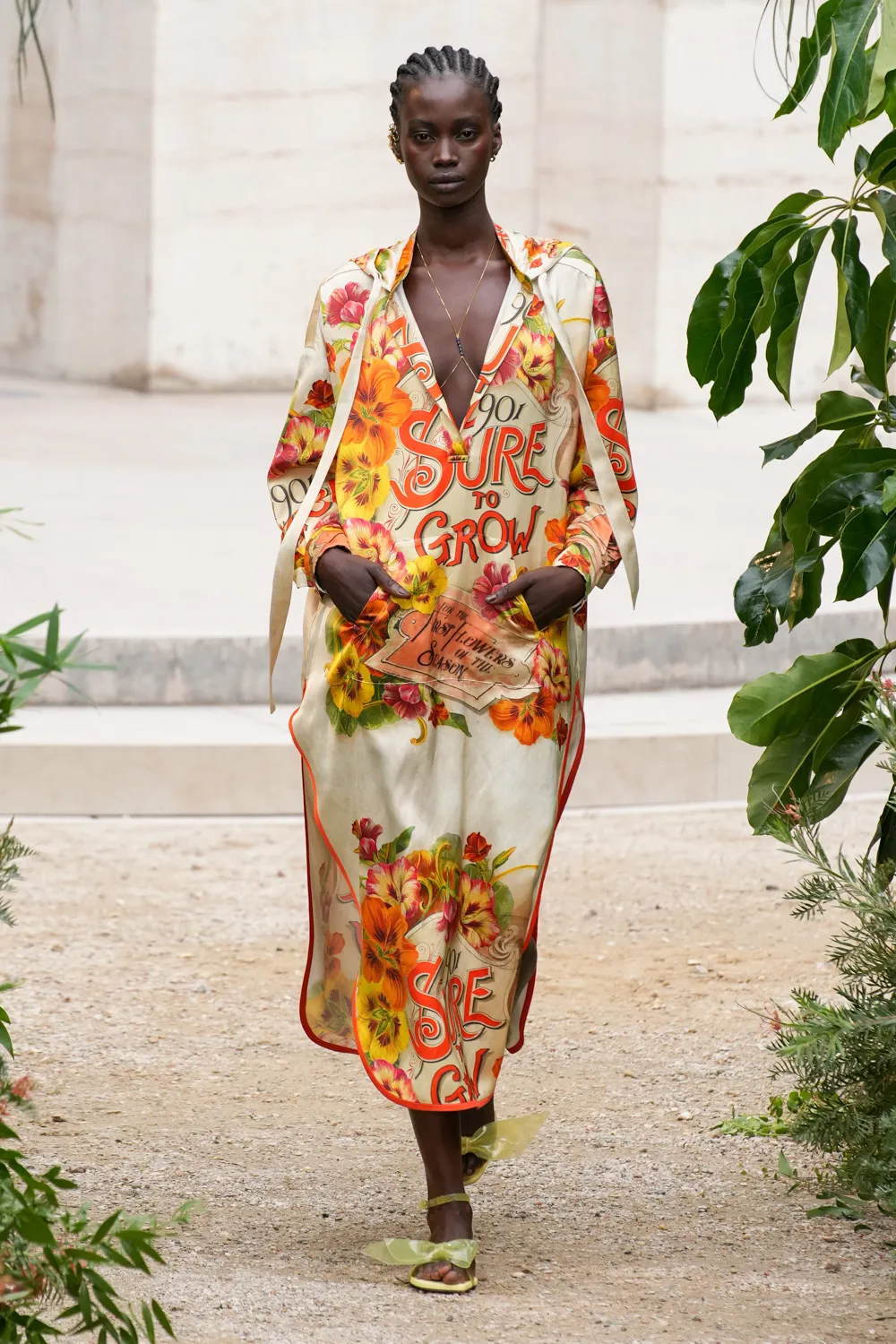 00023-zimmermann-spring-2023-ready-to-wear-details-credit-gorunway