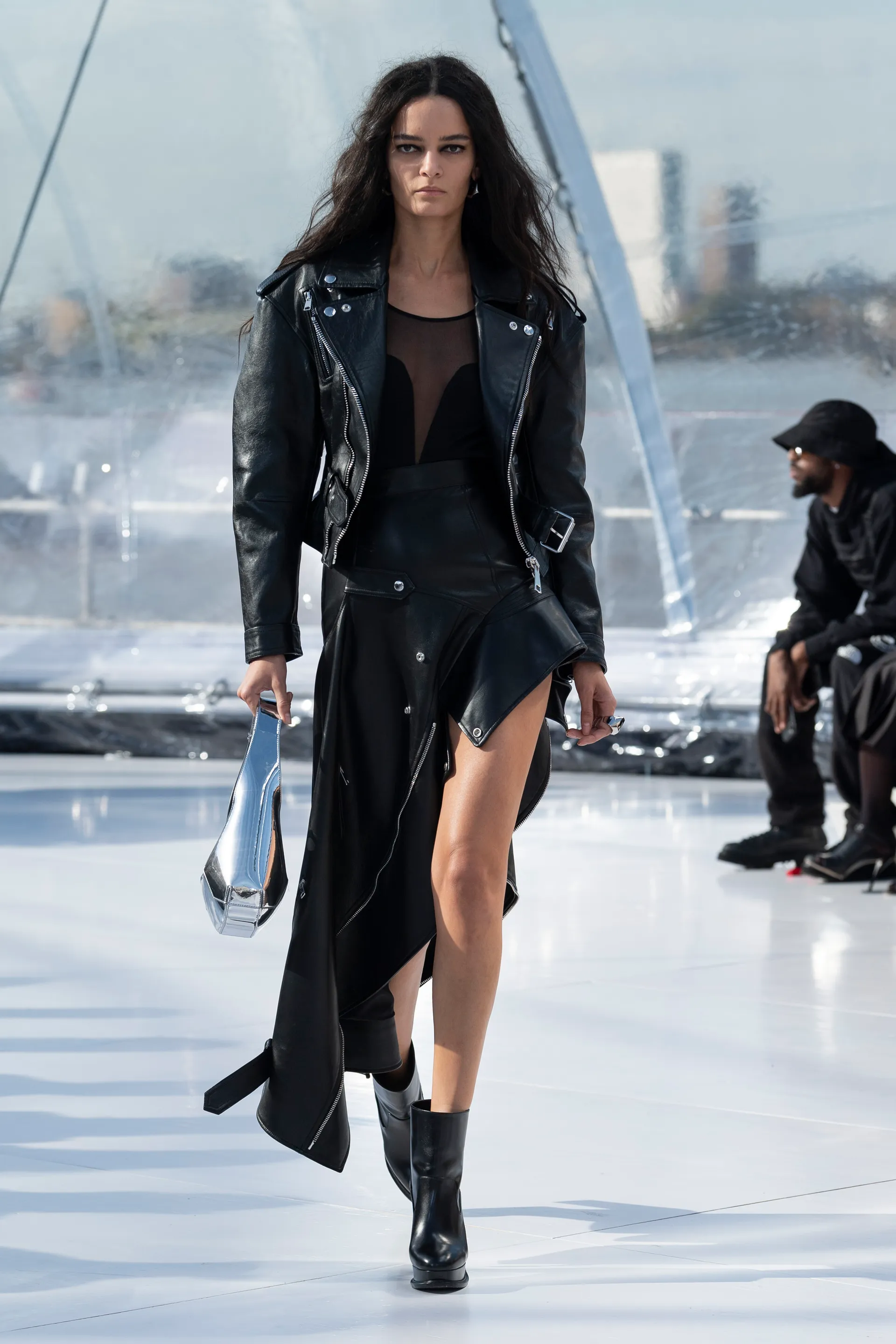 00024-alexander-mcqueen-spring-2023-ready-to-wear-credit-brand