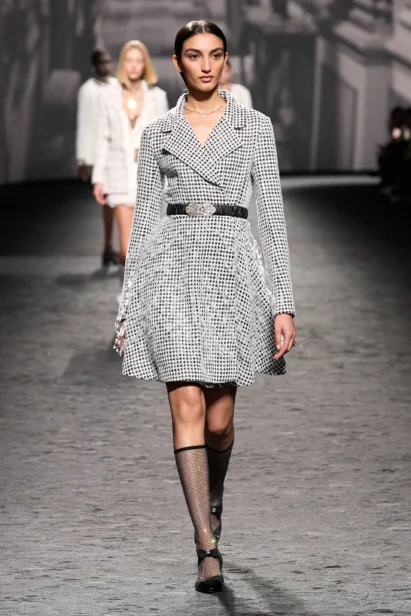 00024-chanel-spring-2023-ready-to-wear-credit-gorunway