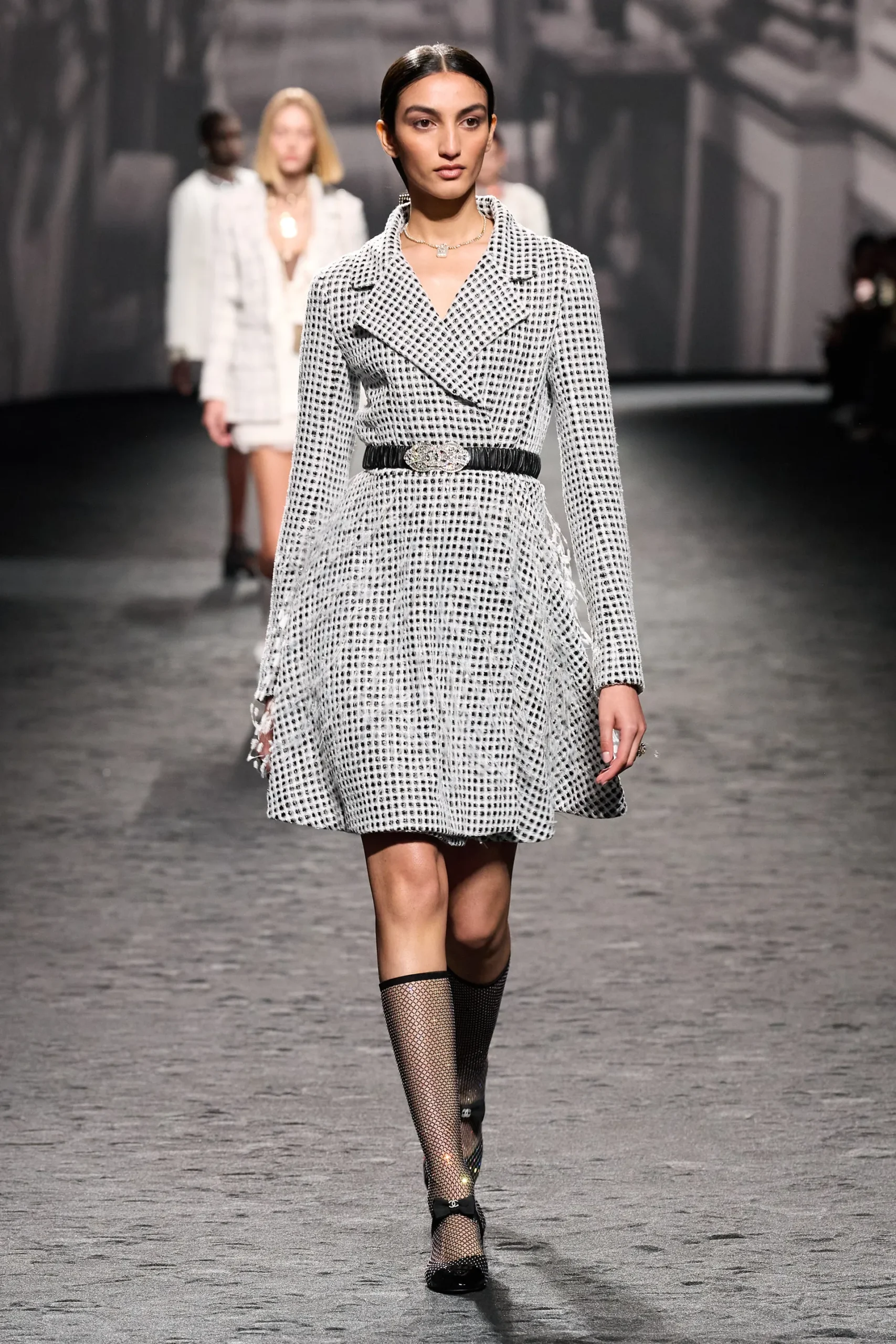 00024-chanel-spring-2023-ready-to-wear-credit-gorunway