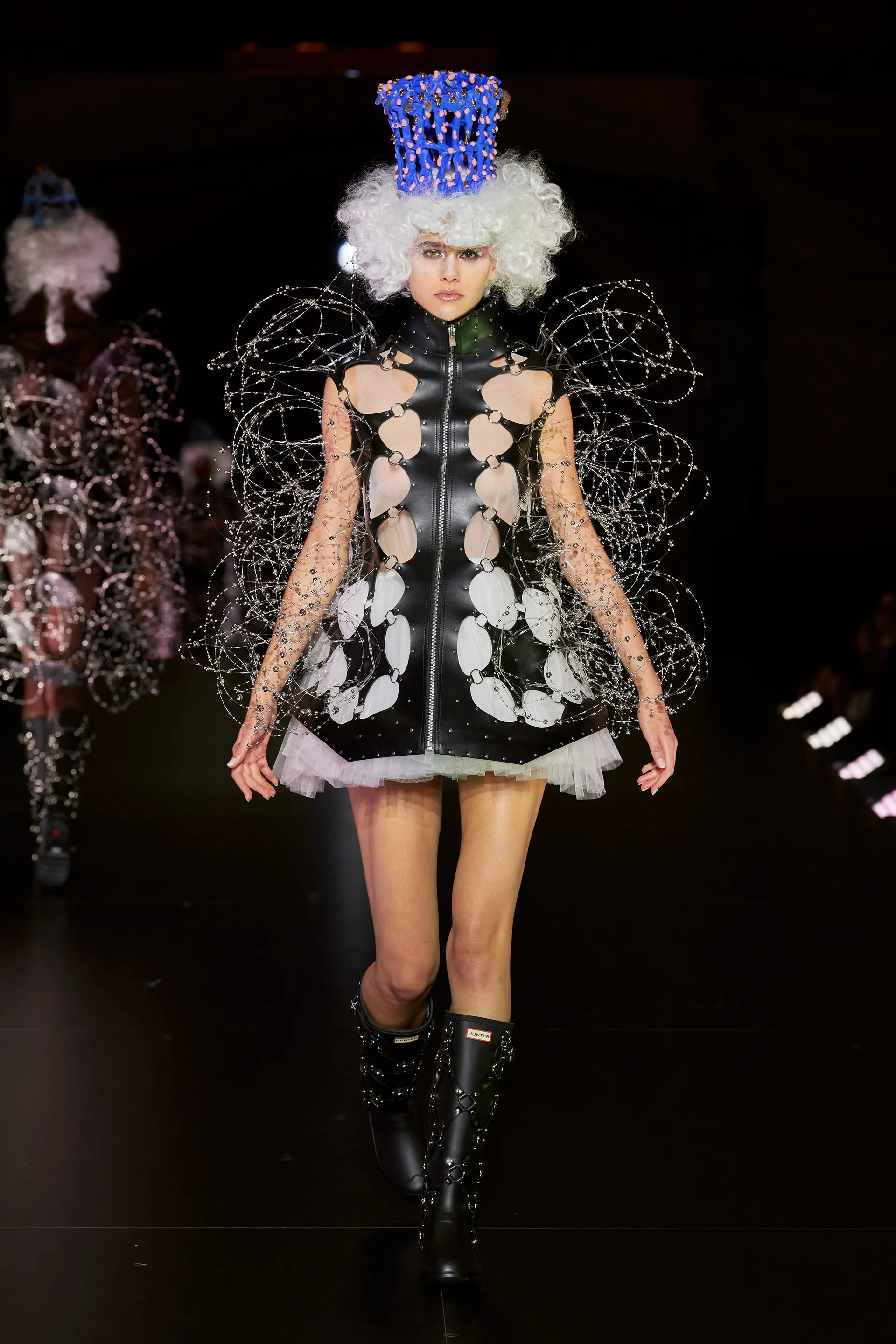 00024-noir-kei-ninomiya-spring-2023-ready-to-wear-credit-gorunway