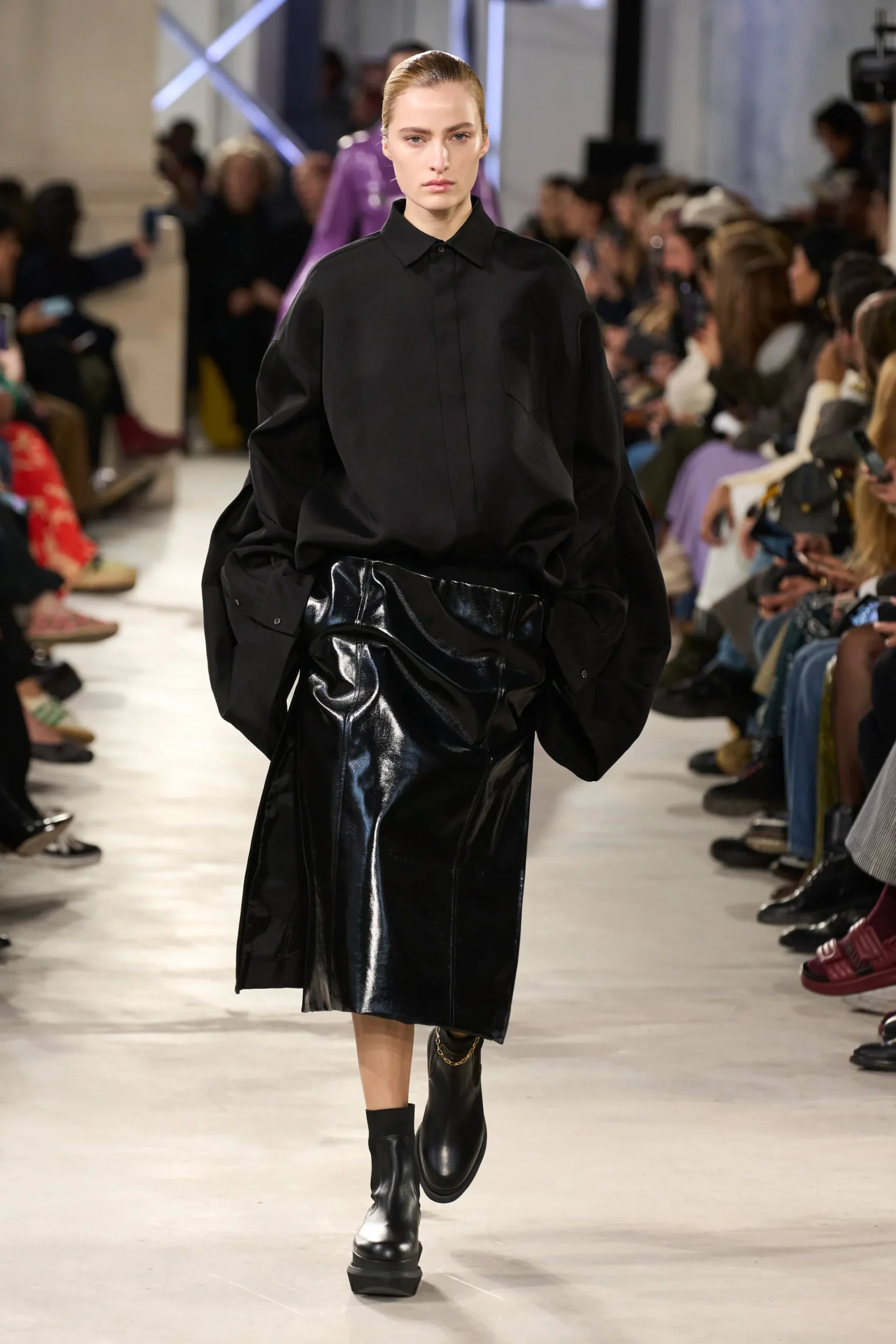 00025-sacai-spring-2023-ready-to-wear-credit-gorunway