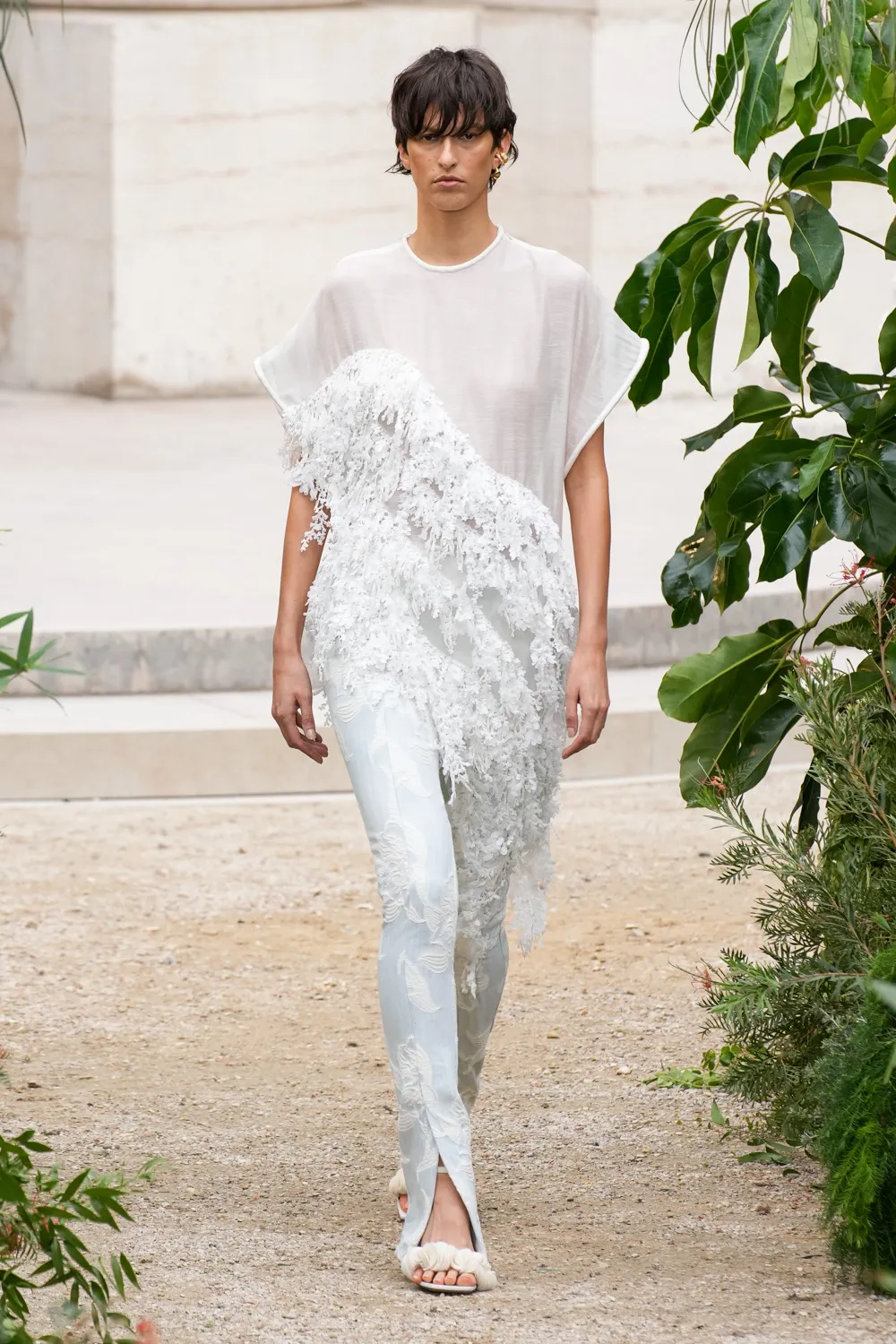 00026-zimmermann-spring-2023-ready-to-wear-details-credit-gorunway